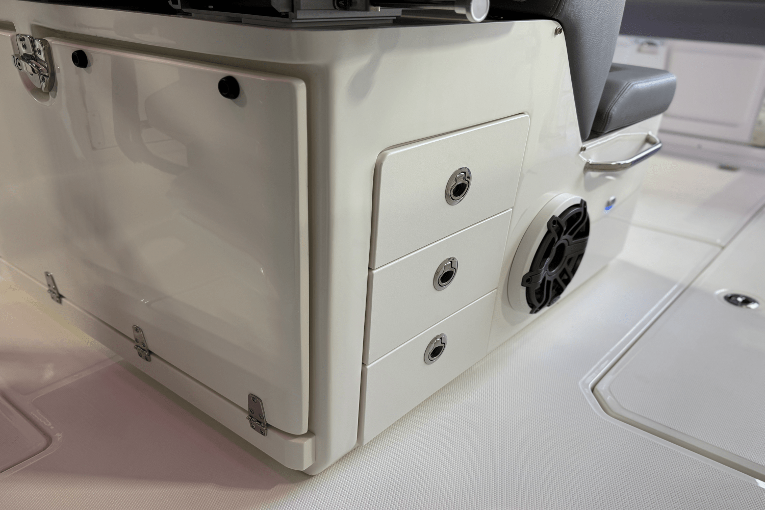 2025 Boston Whaler 330 Outrage Image Thumbnail #18