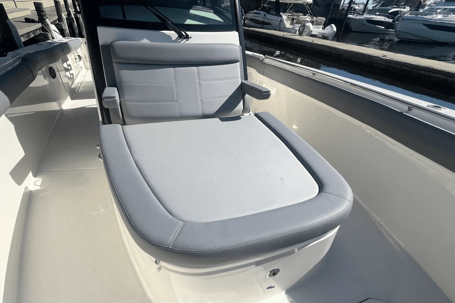 2025 Boston Whaler 330 Outrage Image Thumbnail #18