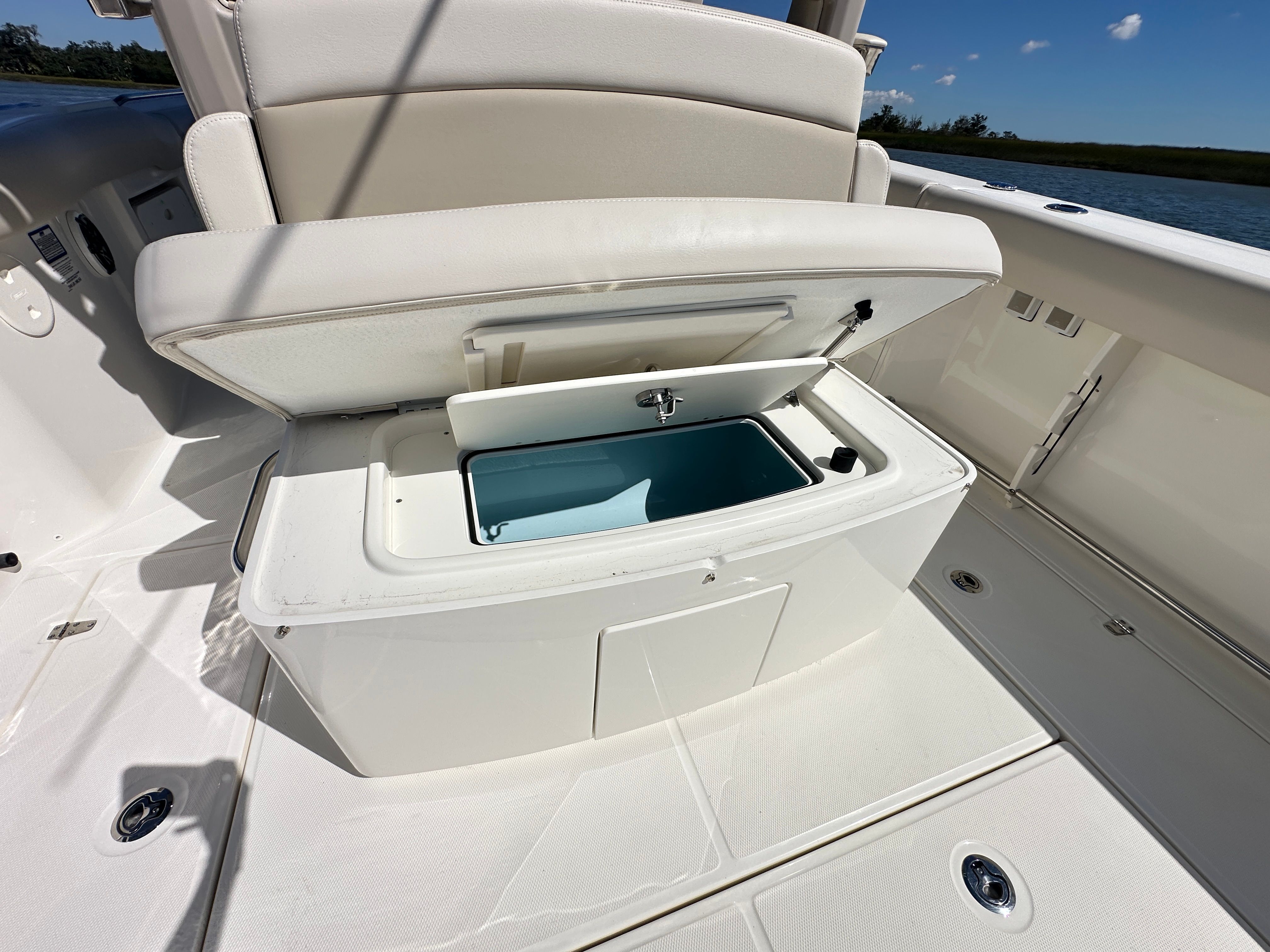 2025 Boston Whaler 330 Outrage Image Thumbnail #17