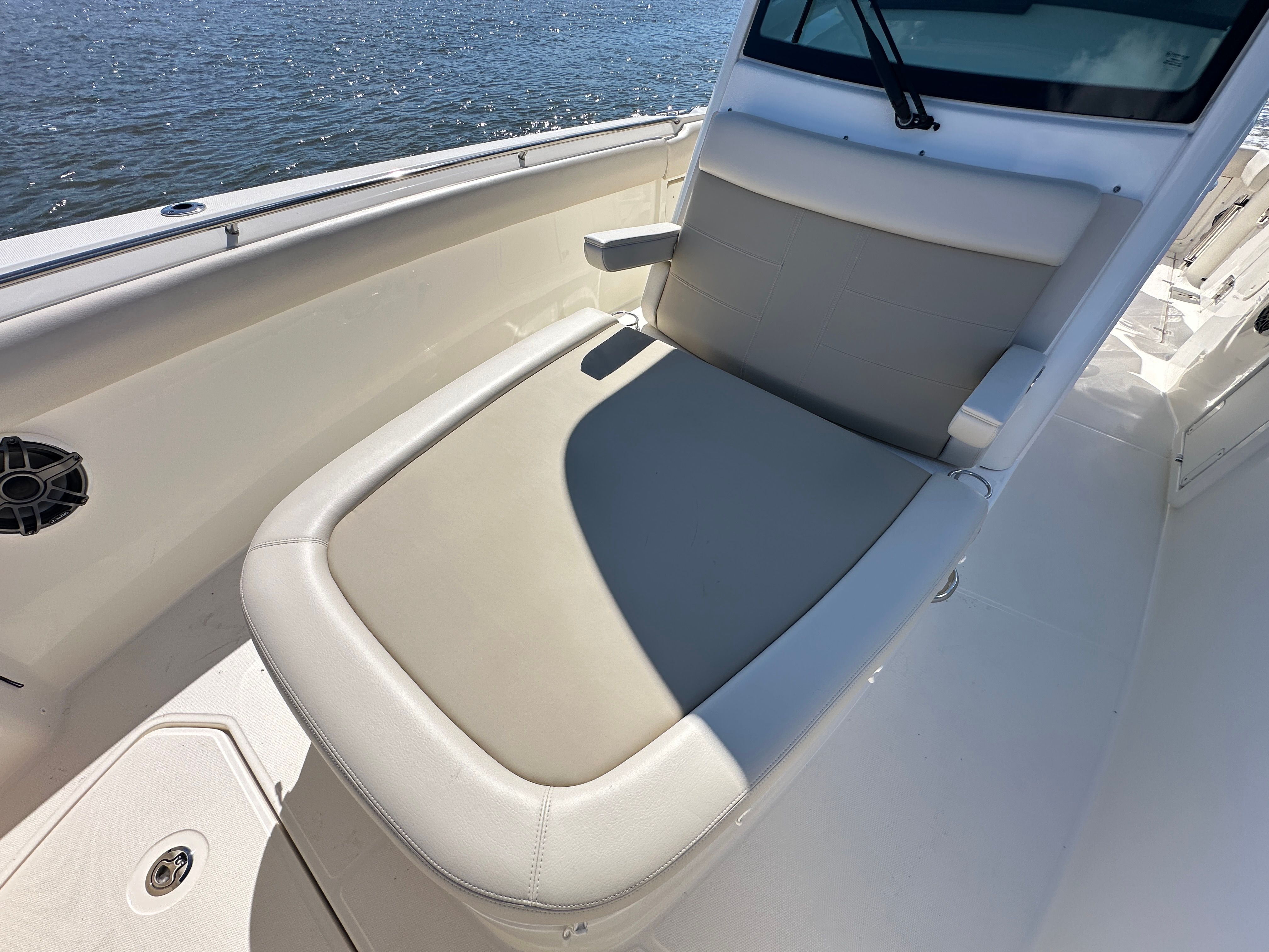 2025 Boston Whaler 330 Outrage Image Thumbnail #28