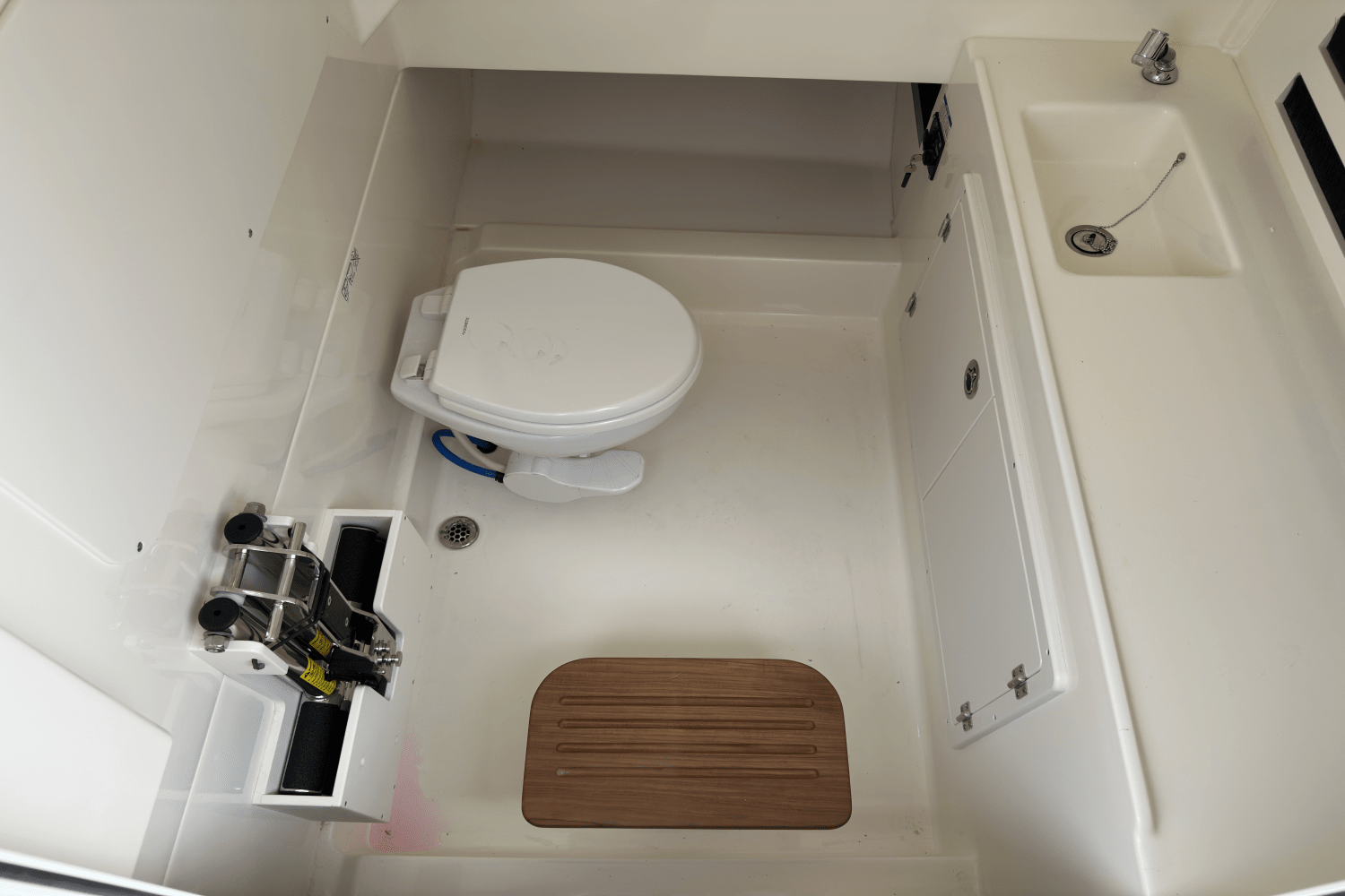 2025 Boston Whaler 330 Outrage Image Thumbnail #15