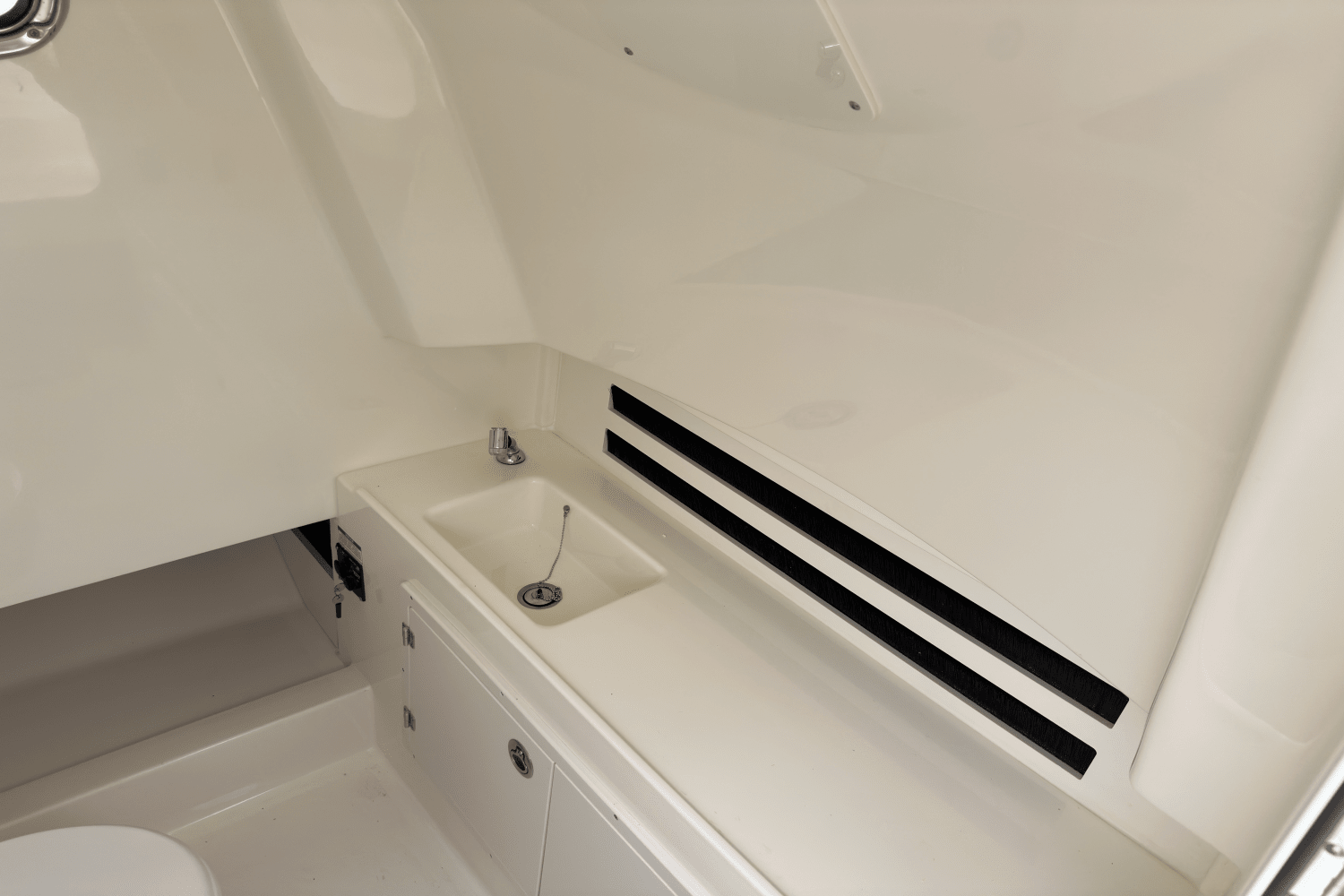 2025 Boston Whaler 330 Outrage Image Thumbnail #17