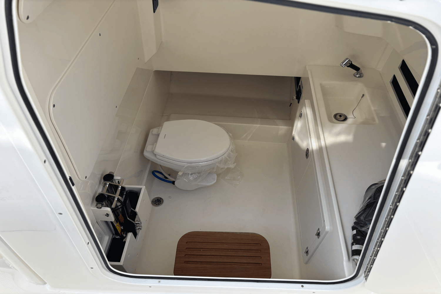 2025 Boston Whaler 330 Outrage Image Thumbnail #27