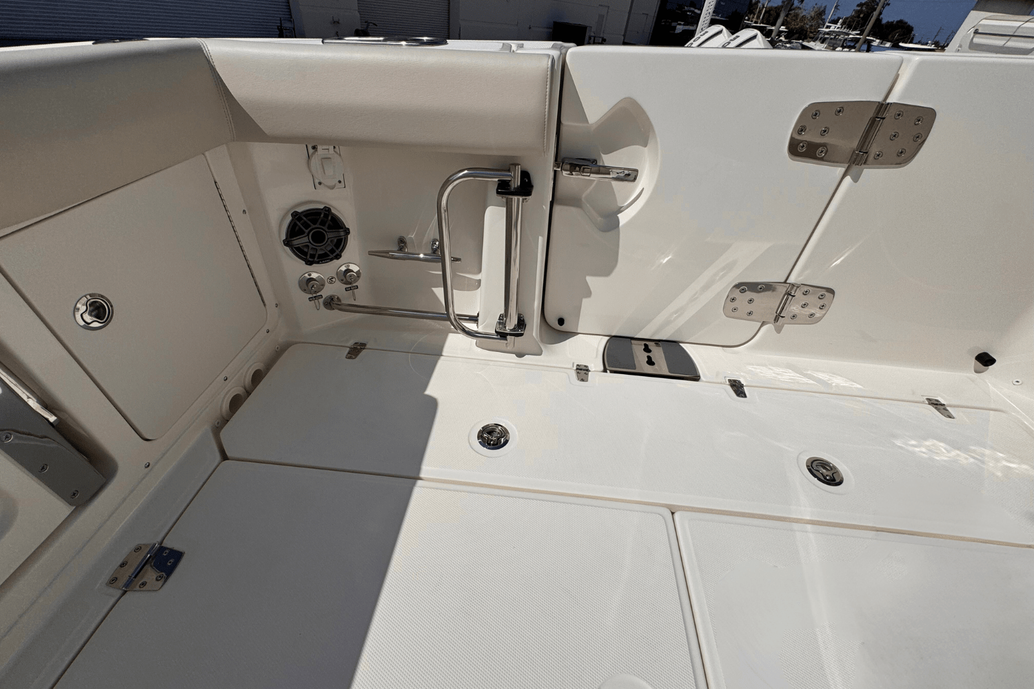 2025 Boston Whaler 330 Outrage Image Thumbnail #9
