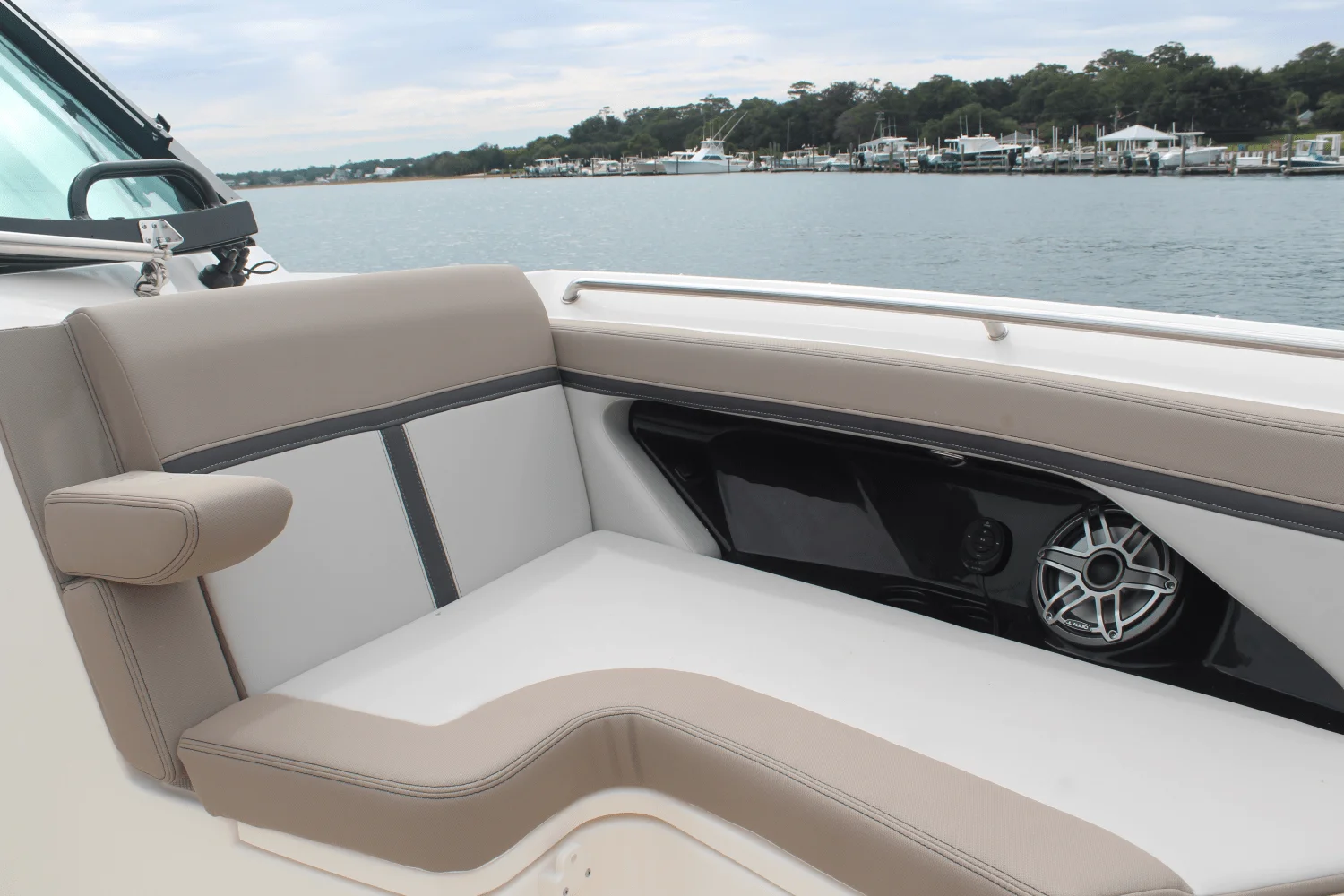 2026 Boston Whaler 330 Vantage Image Thumbnail #62