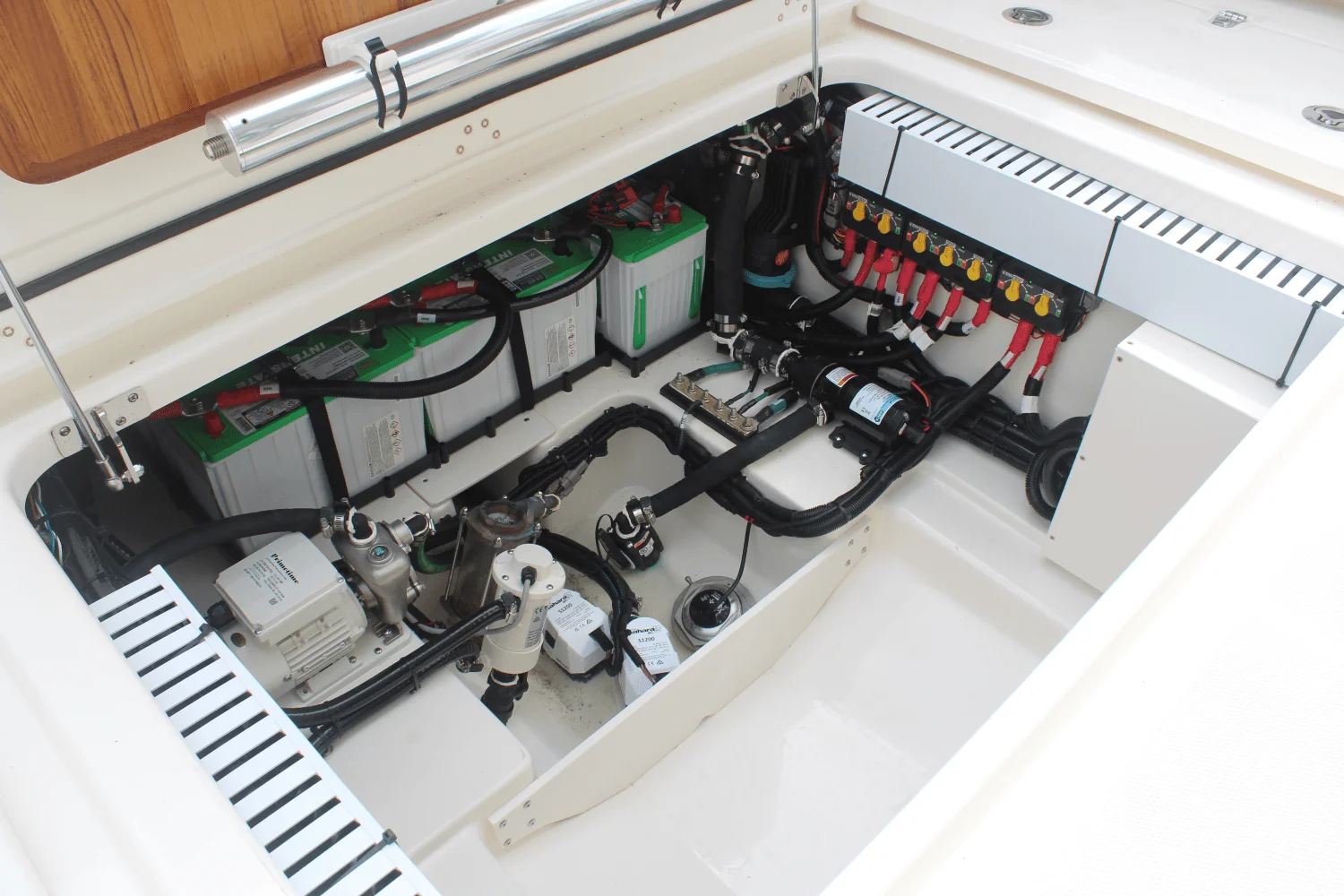 2026 Boston Whaler 330 Vantage Image Thumbnail #24