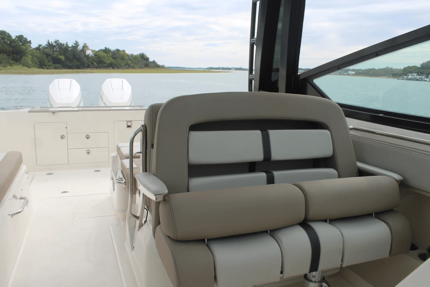 2026 Boston Whaler 330 Vantage Image Thumbnail #38