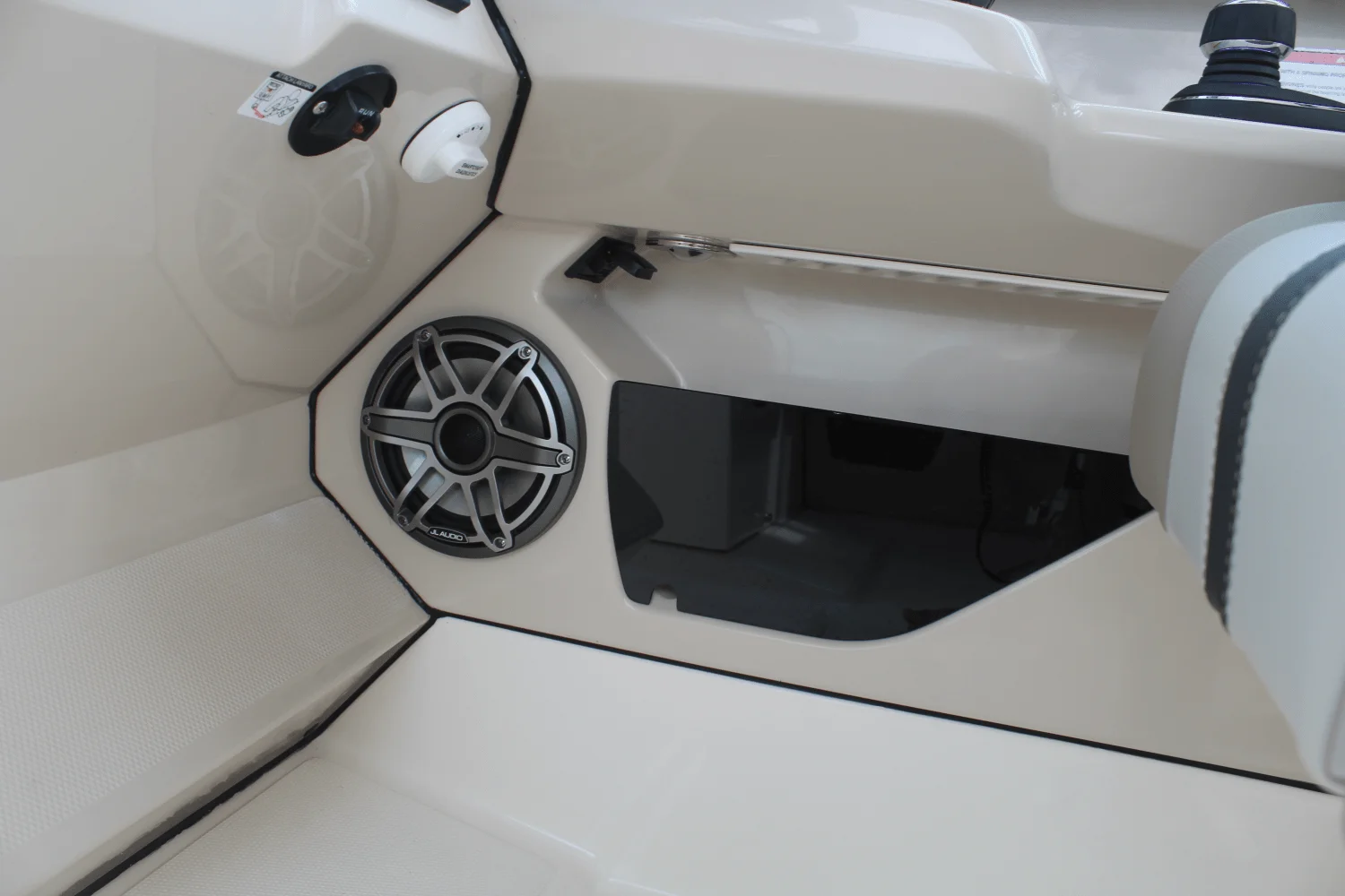 2026 Boston Whaler 330 Vantage Image Thumbnail #50