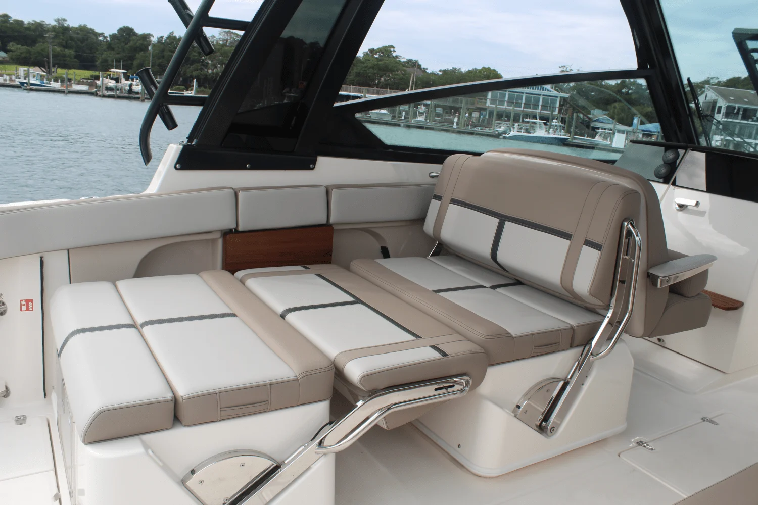 2026 Boston Whaler 330 Vantage Image Thumbnail #28