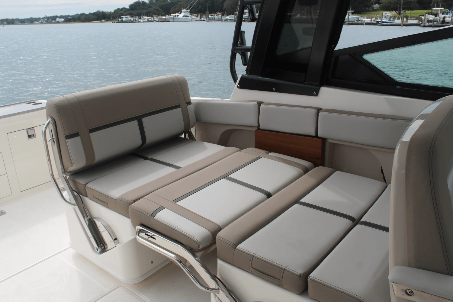 2026 Boston Whaler 330 Vantage Image Thumbnail #29