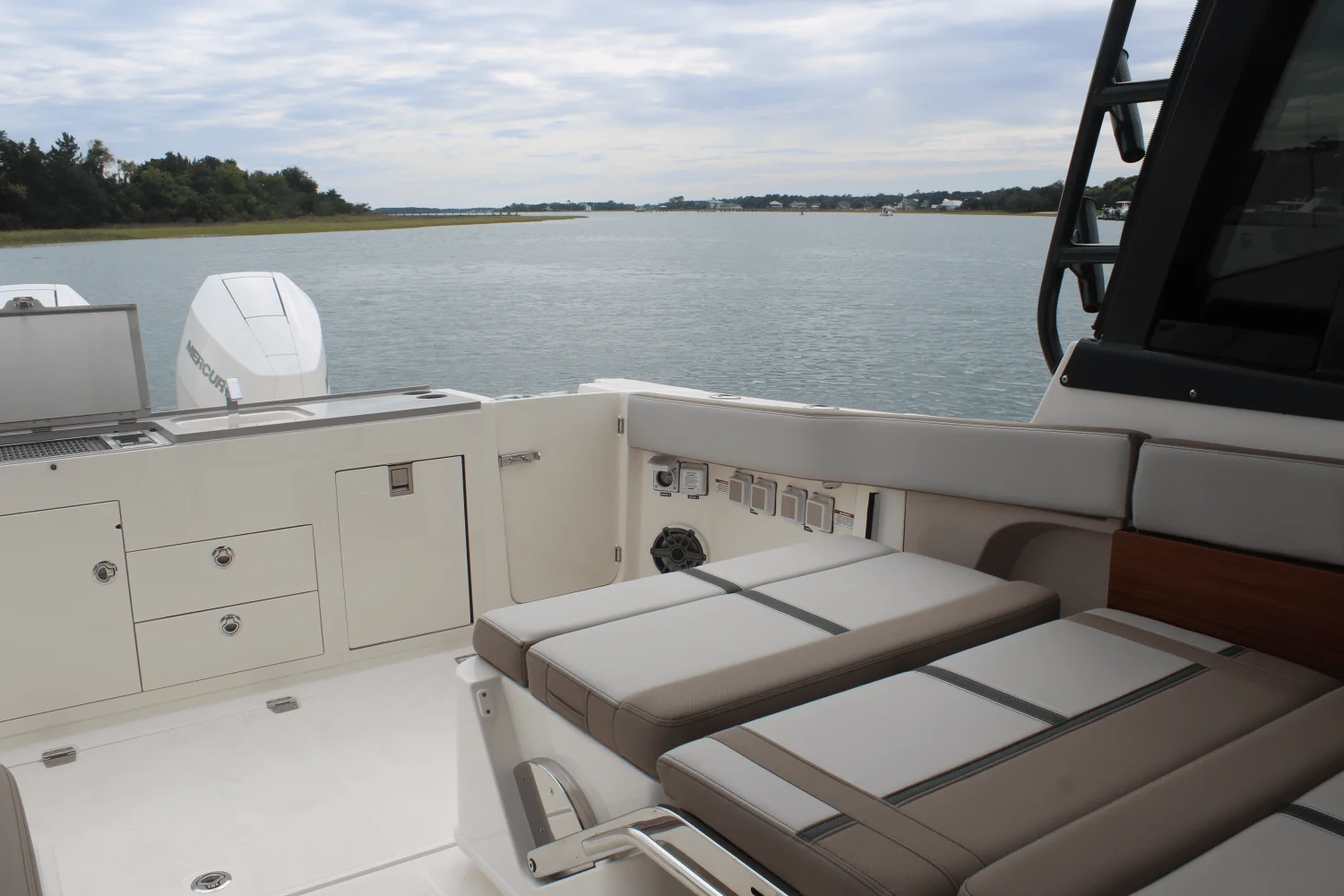 2026 Boston Whaler 330 Vantage Image Thumbnail #26