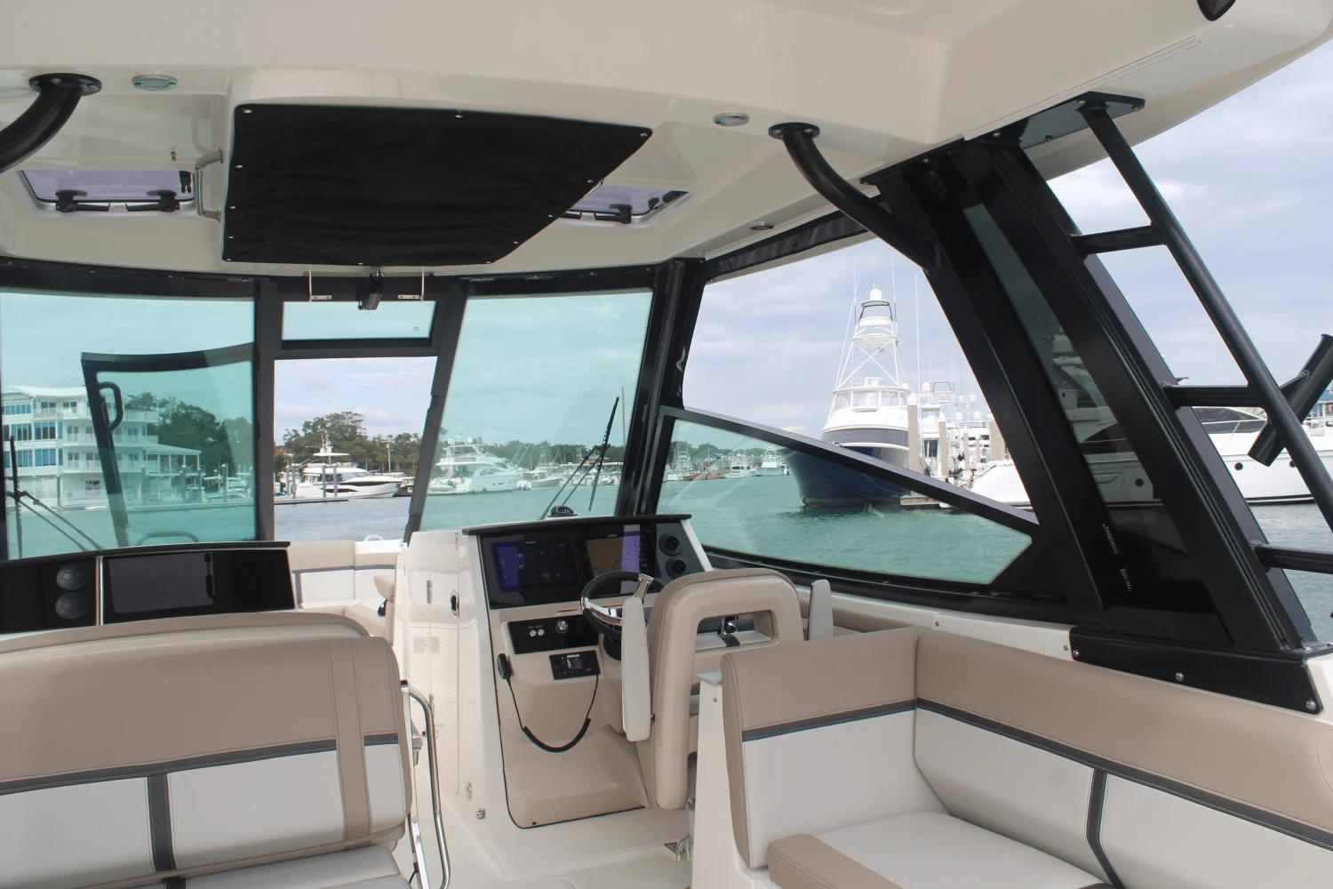 2026 Boston Whaler 330 Vantage Image Thumbnail #44