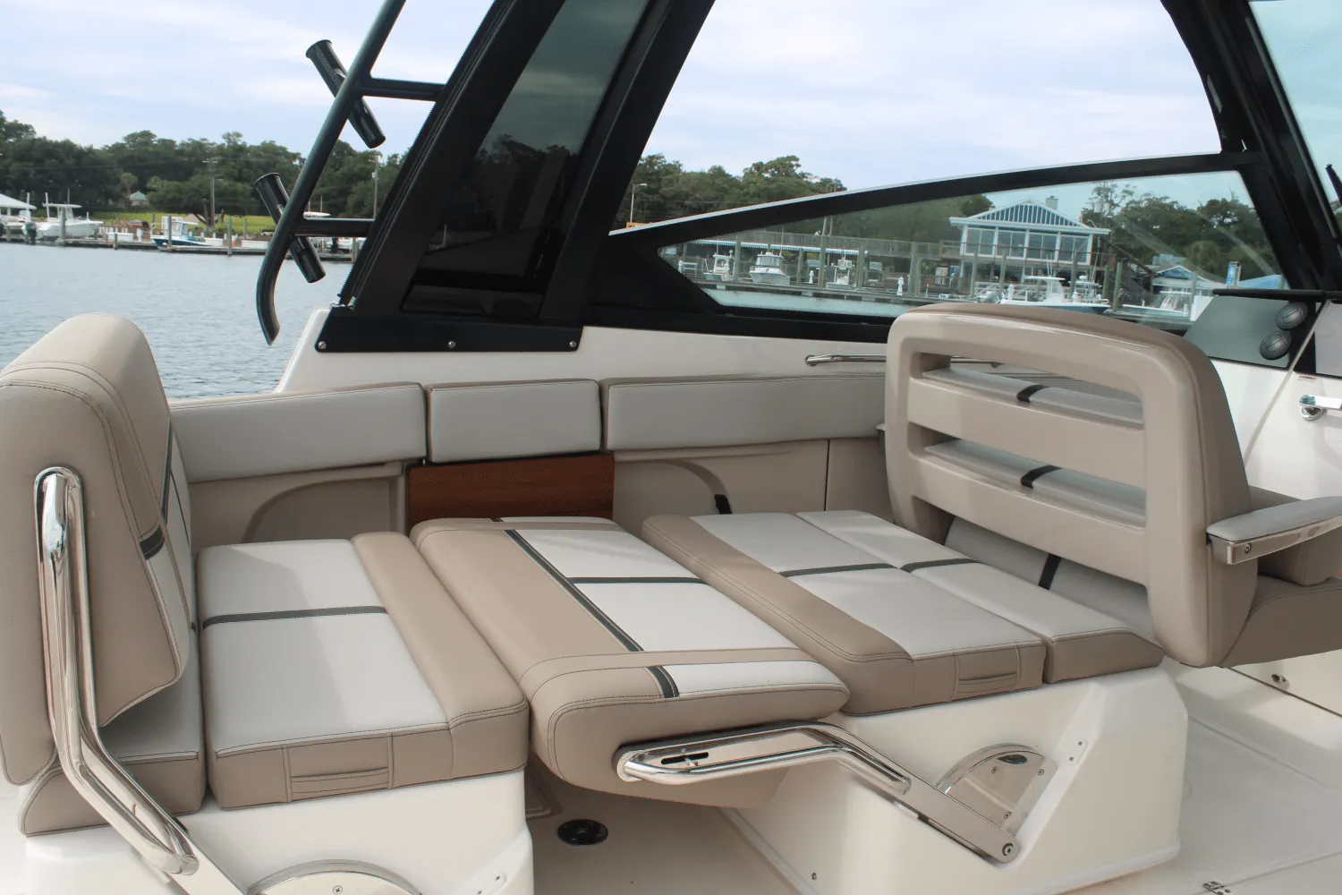 2026 Boston Whaler 330 Vantage Image Thumbnail #30