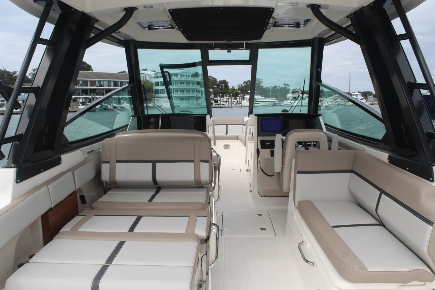 2026 Boston Whaler 330 Vantage Image Thumbnail #27