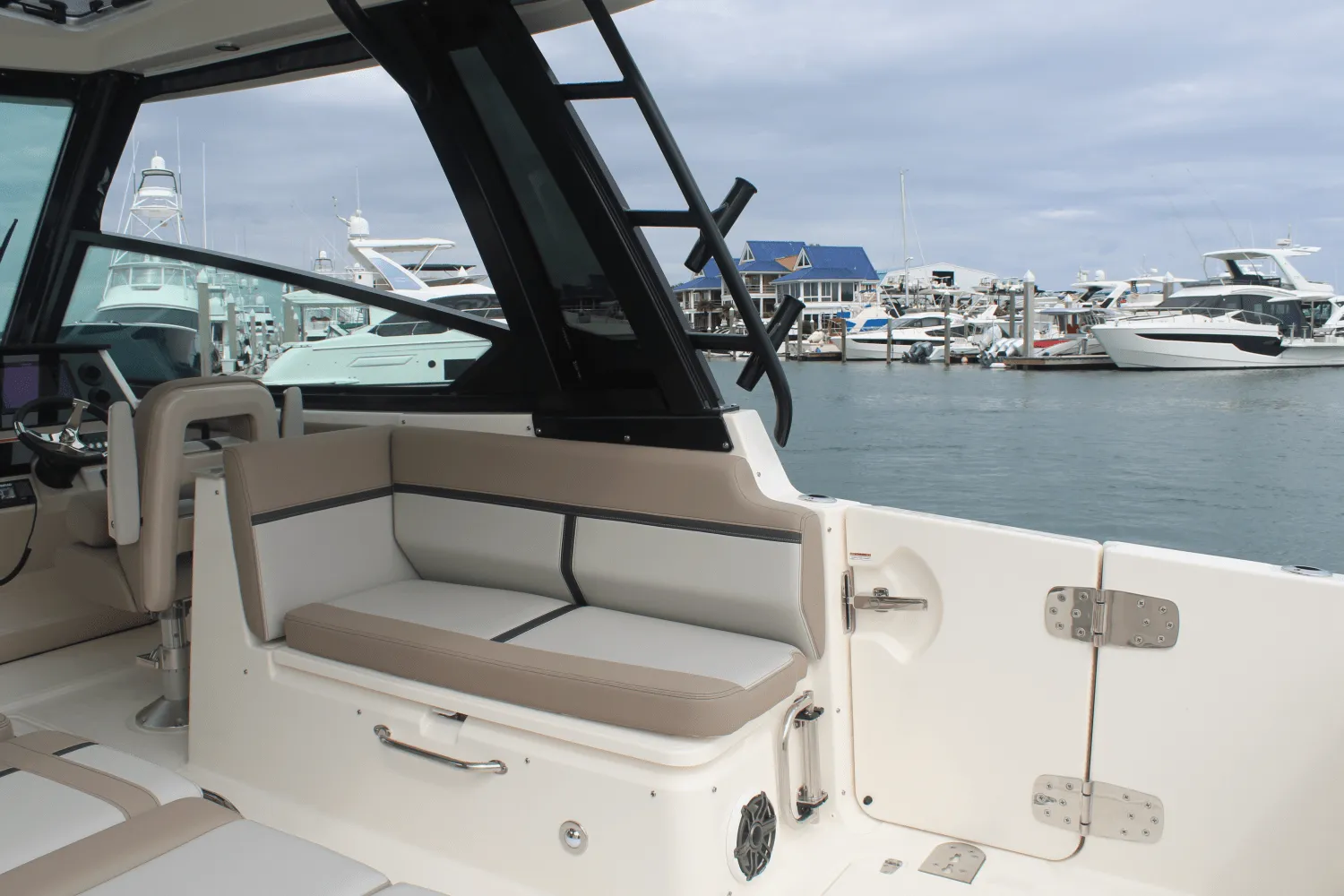 2026 Boston Whaler 330 Vantage Image Thumbnail #36
