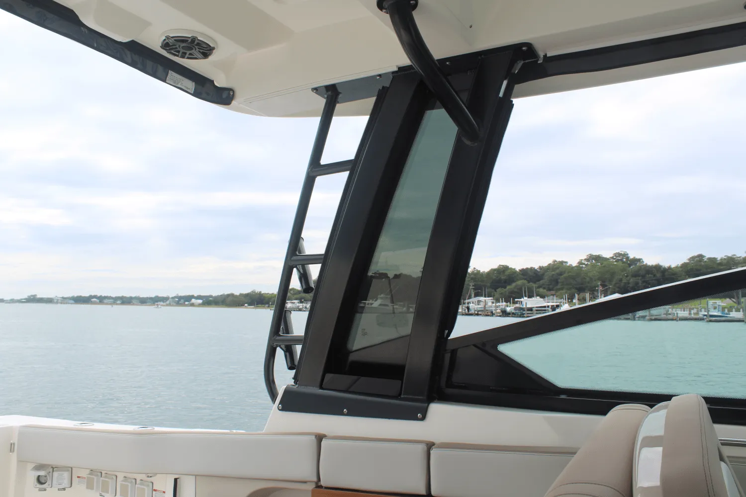2026 Boston Whaler 330 Vantage Image Thumbnail #40
