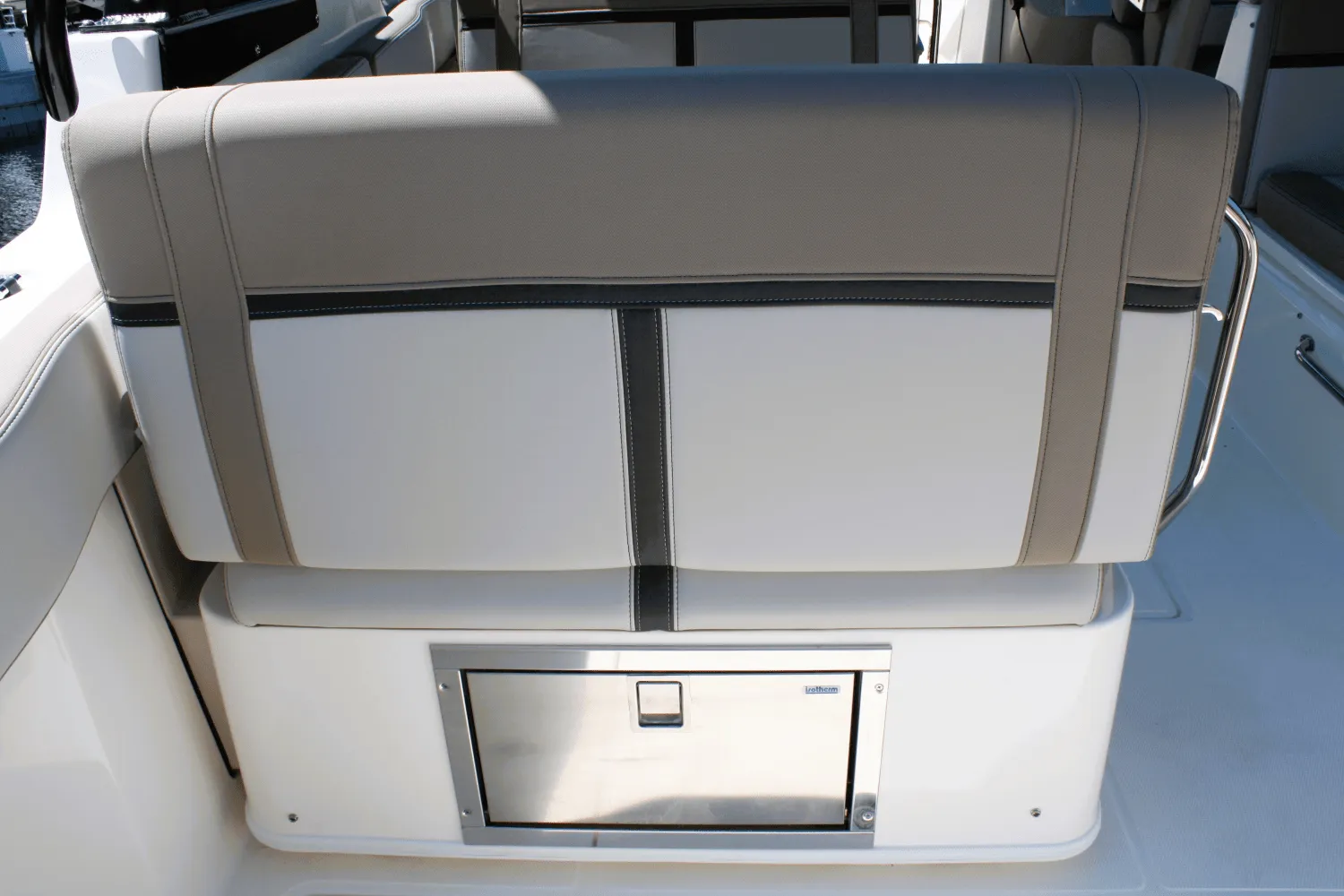 2026 Boston Whaler 330 Vantage Image Thumbnail #18