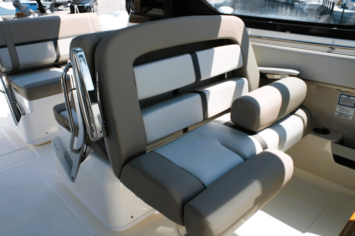 2026 Boston Whaler 330 Vantage Image Thumbnail #38