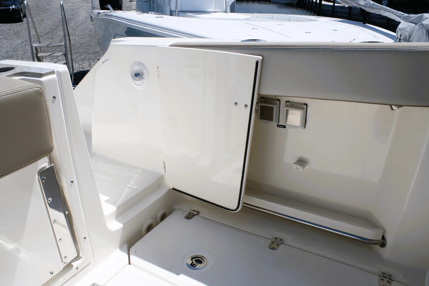2026 Boston Whaler 330 Vantage Image Thumbnail #17
