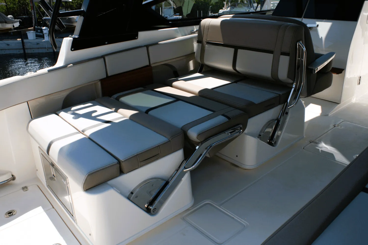 2026 Boston Whaler 330 Vantage Image Thumbnail #27
