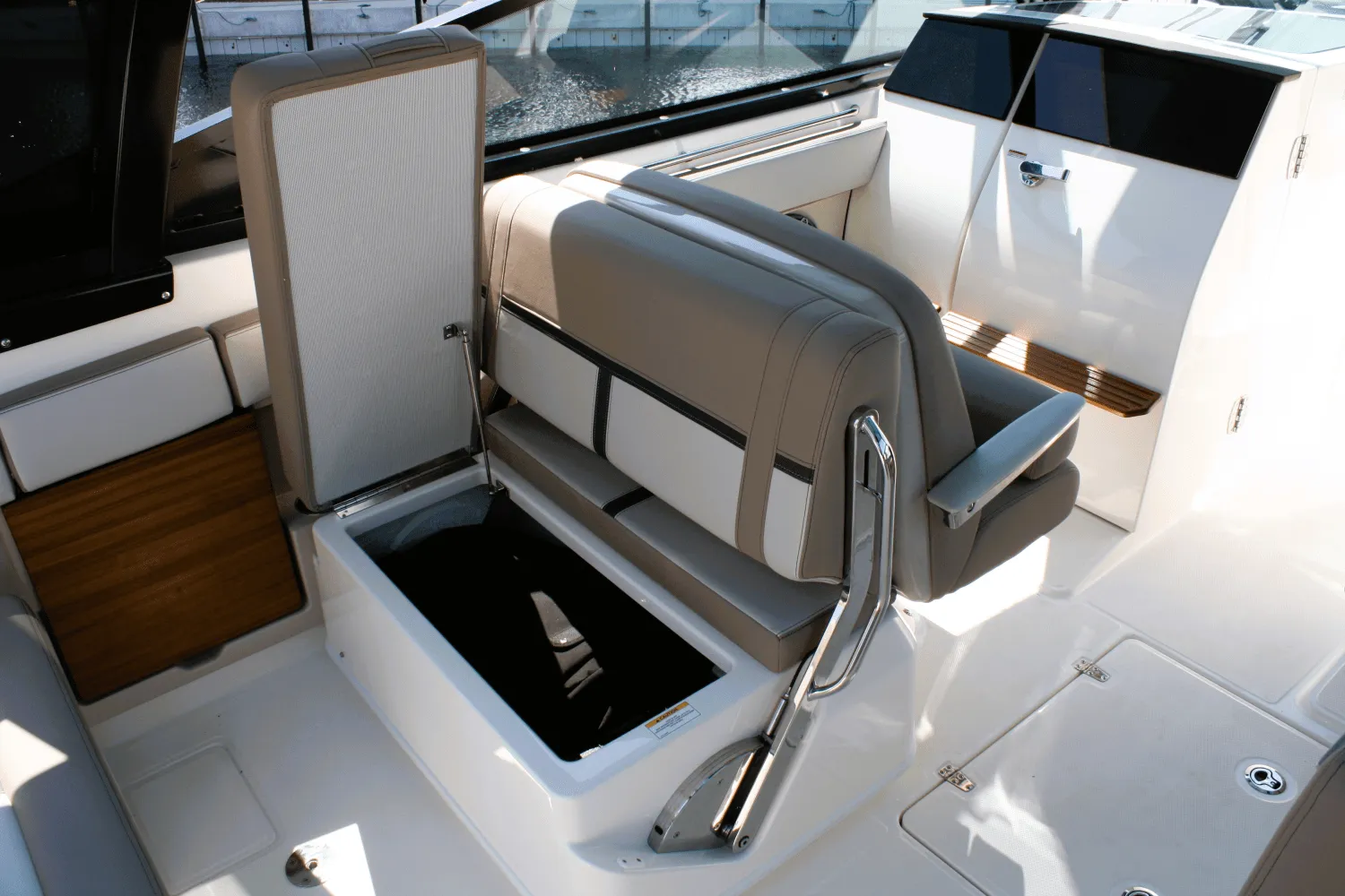 2026 Boston Whaler 330 Vantage Image Thumbnail #30