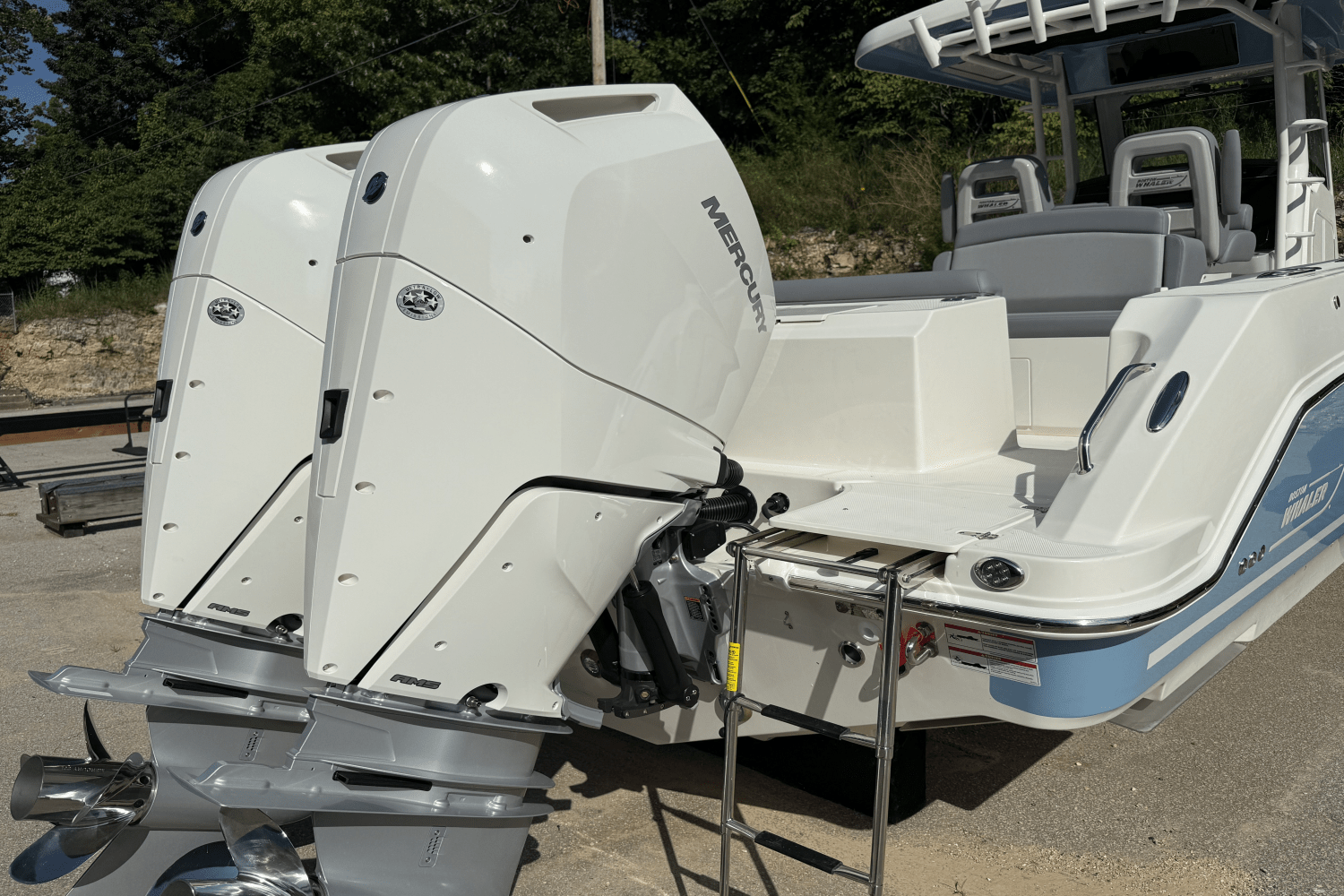2025 Boston Whaler 330 Outrage Image Thumbnail #9