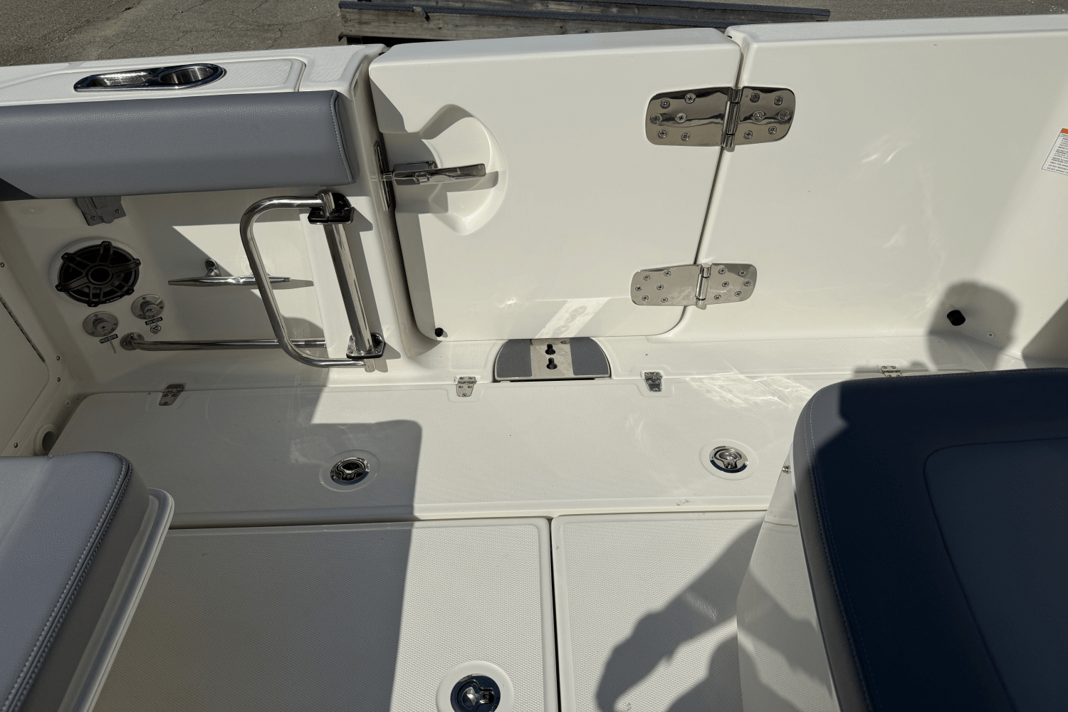 2025 Boston Whaler 330 Outrage Image Thumbnail #14