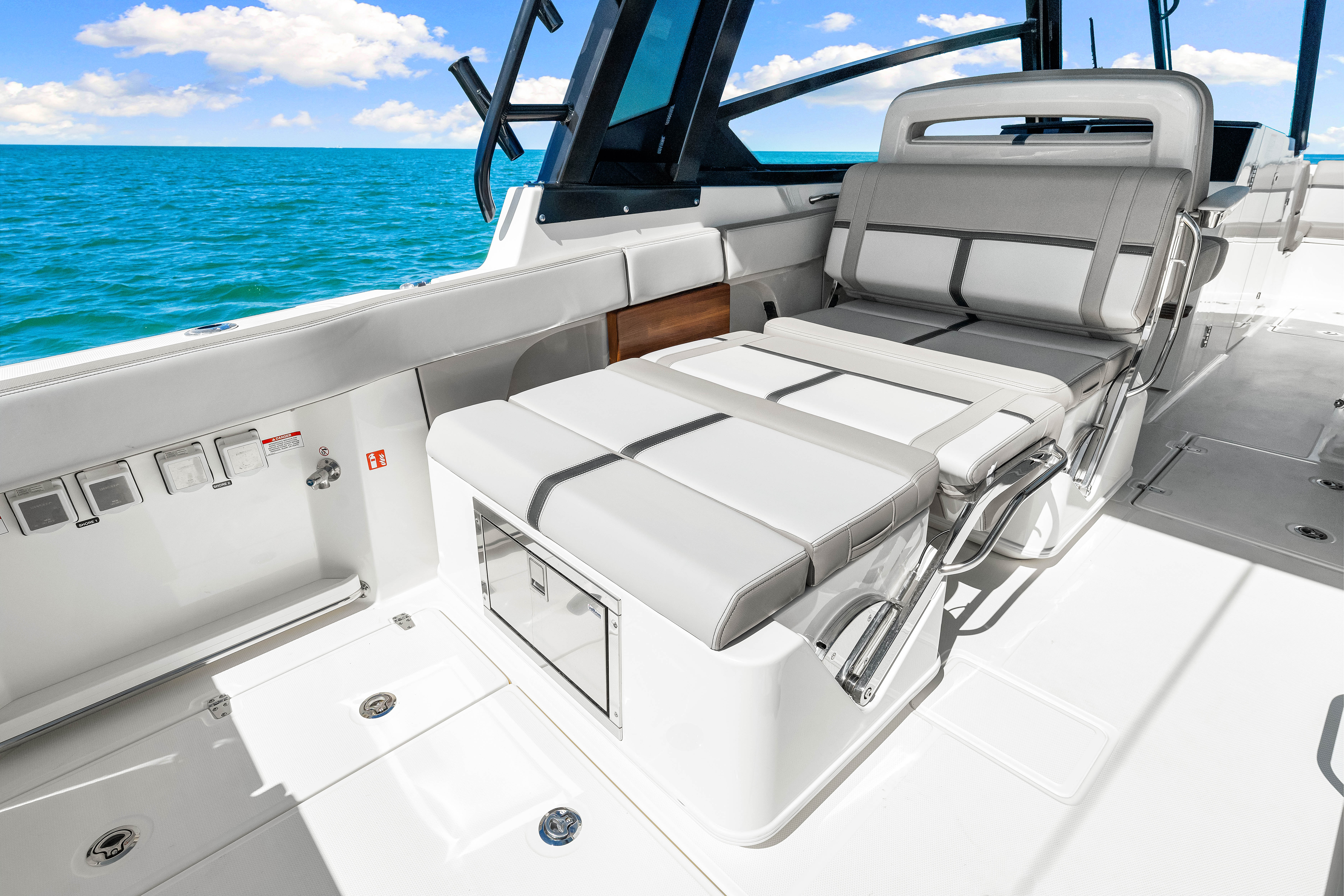 2026 Boston Whaler 330 Vantage Image Thumbnail #24