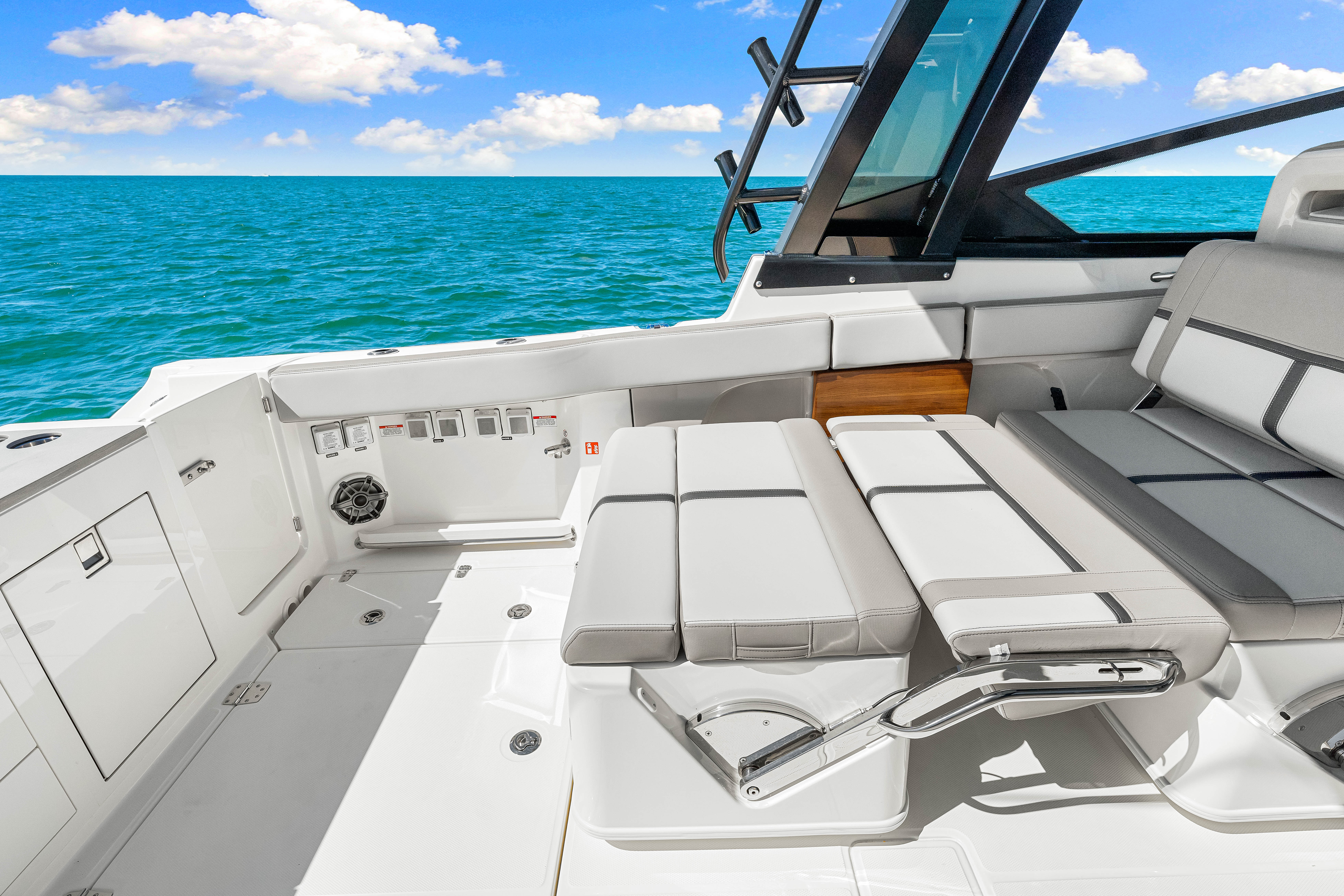 2026 Boston Whaler 330 Vantage Image Thumbnail #25