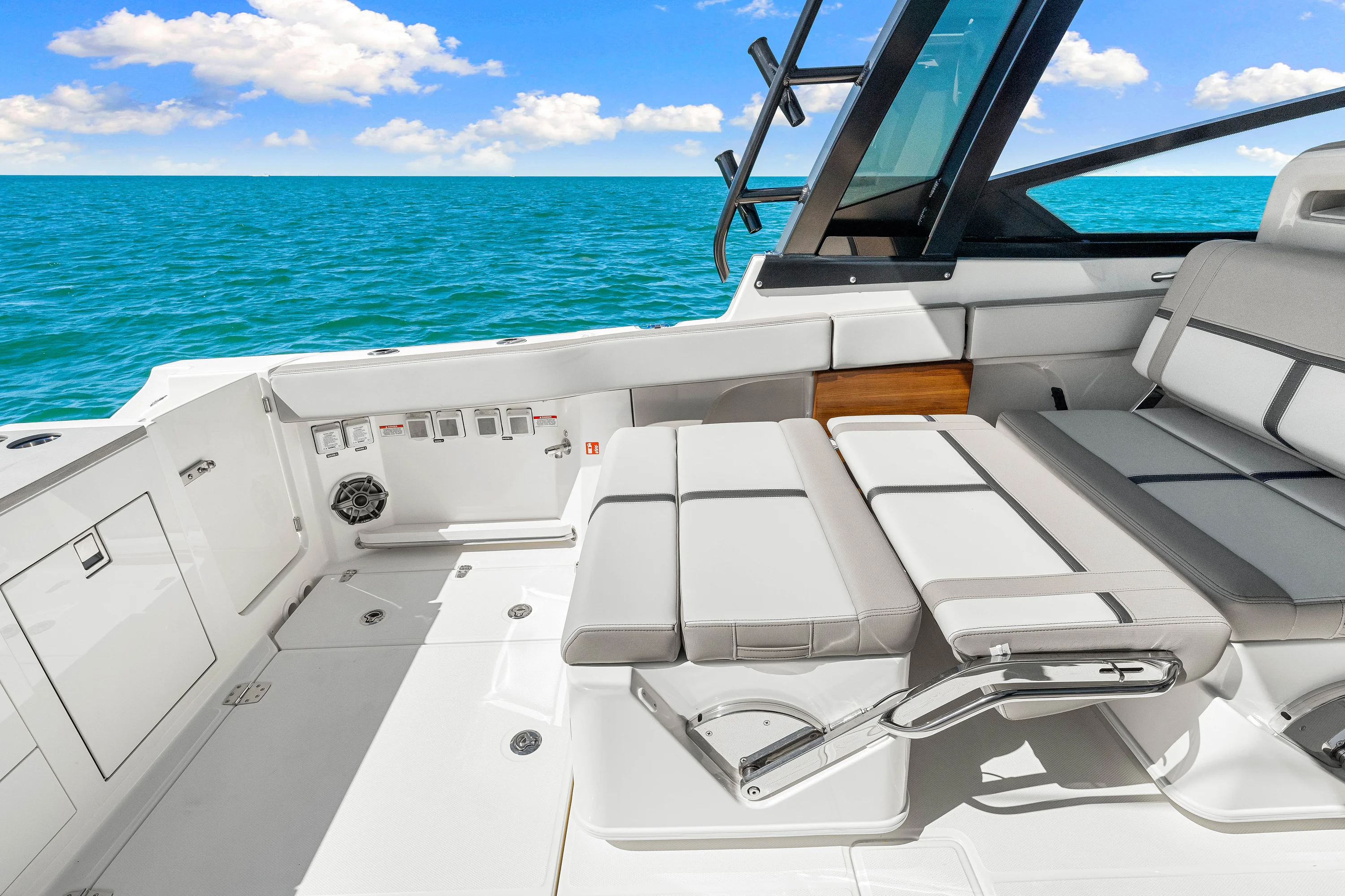 2026 Boston Whaler 330 Vantage Image Thumbnail #25