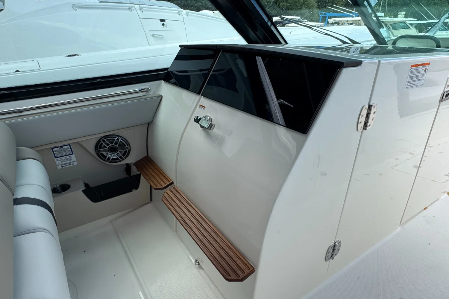 2026 Boston Whaler 330 Vantage Image Thumbnail #18