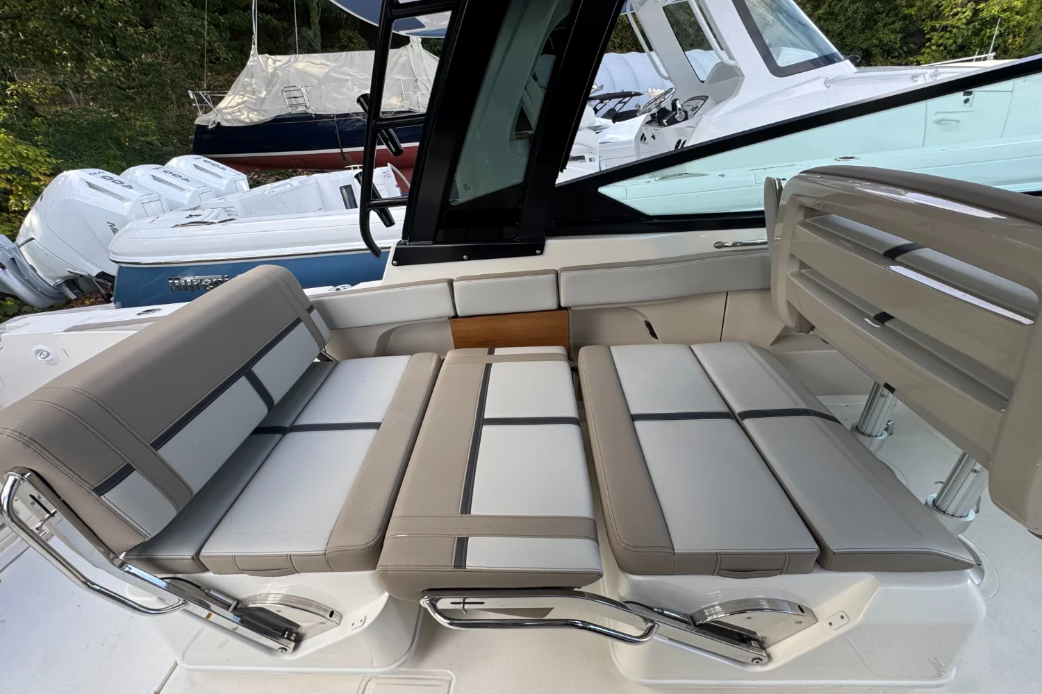 2026 Boston Whaler 330 Vantage Image Thumbnail #11