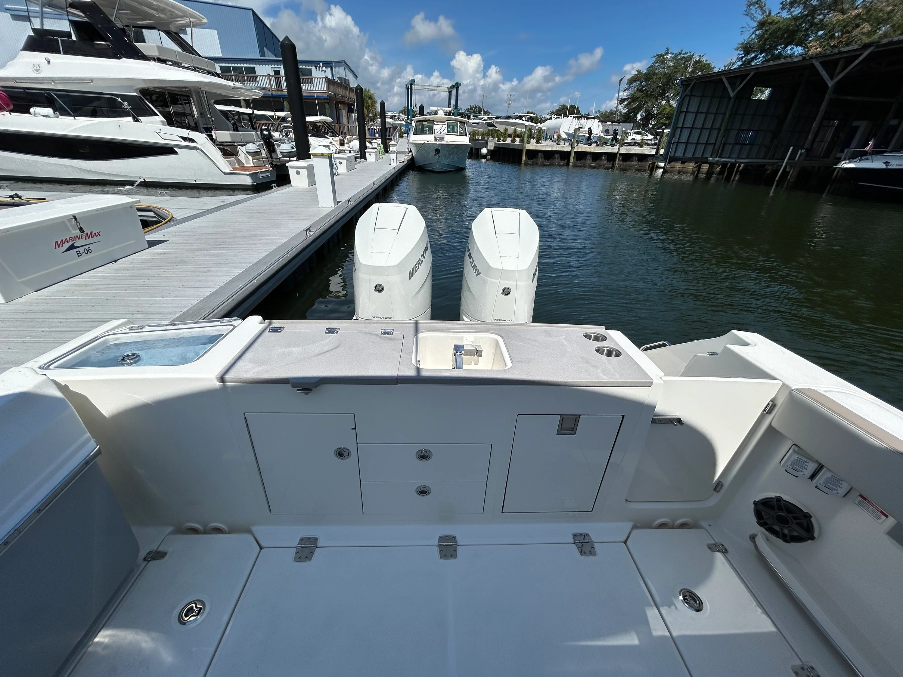 2026 Boston Whaler 330 Vantage Image Thumbnail #12
