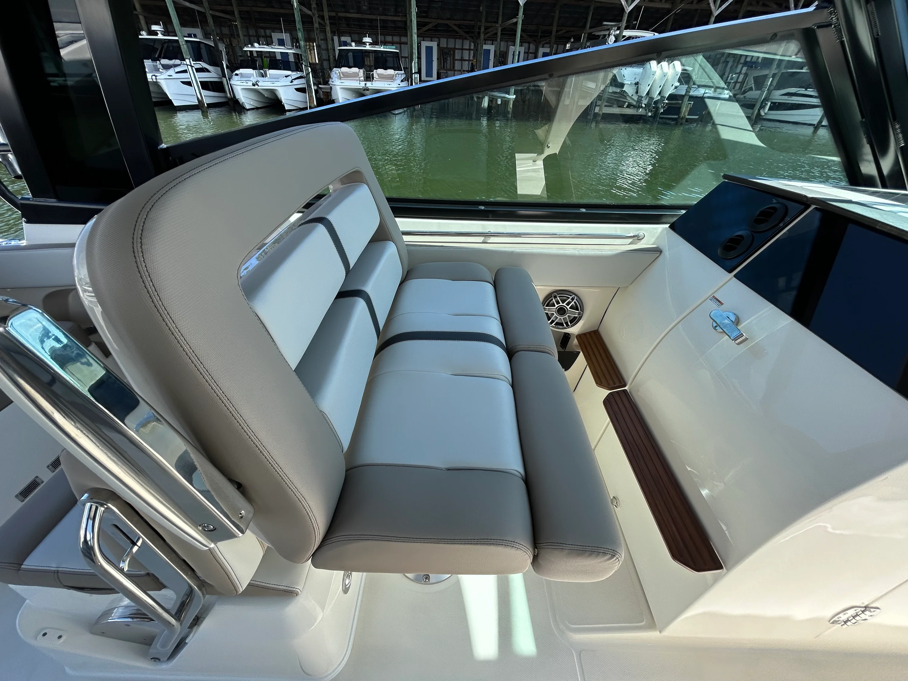 2026 Boston Whaler 330 Vantage Image Thumbnail #20