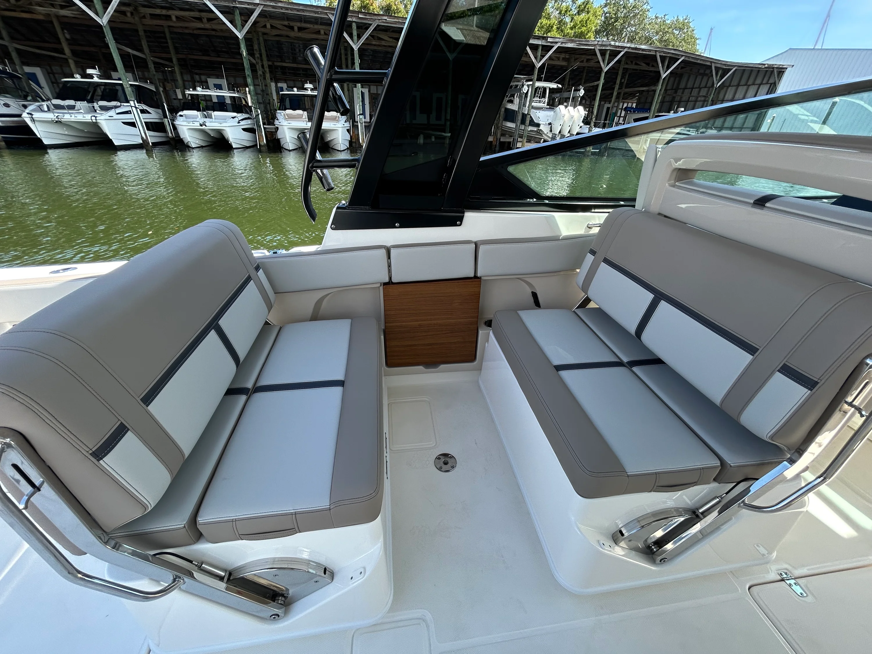 2026 Boston Whaler 330 Vantage Image Thumbnail #17