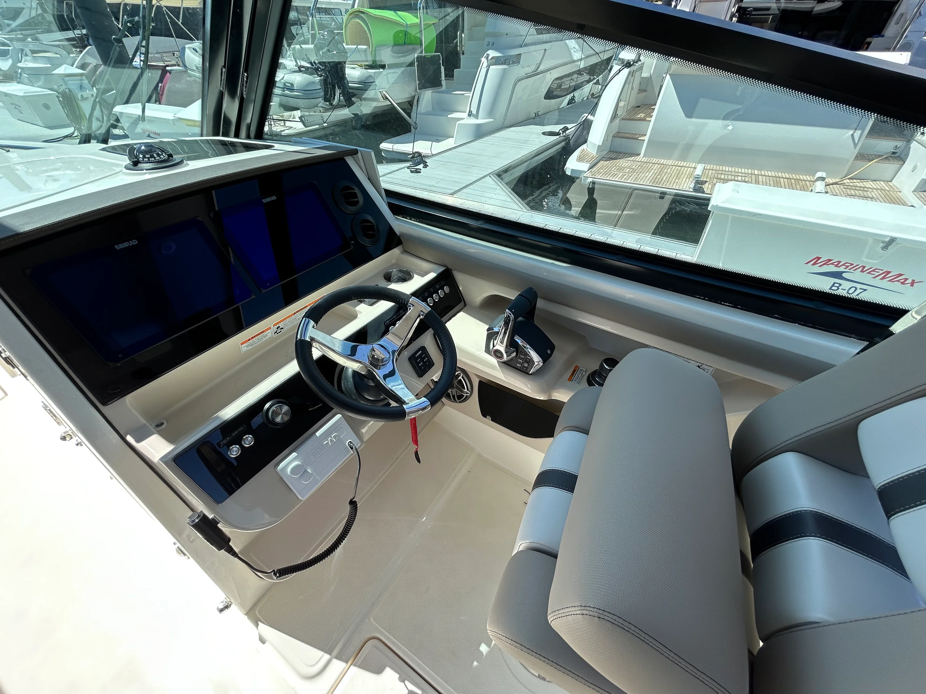 2026 Boston Whaler 330 Vantage Image Thumbnail #19