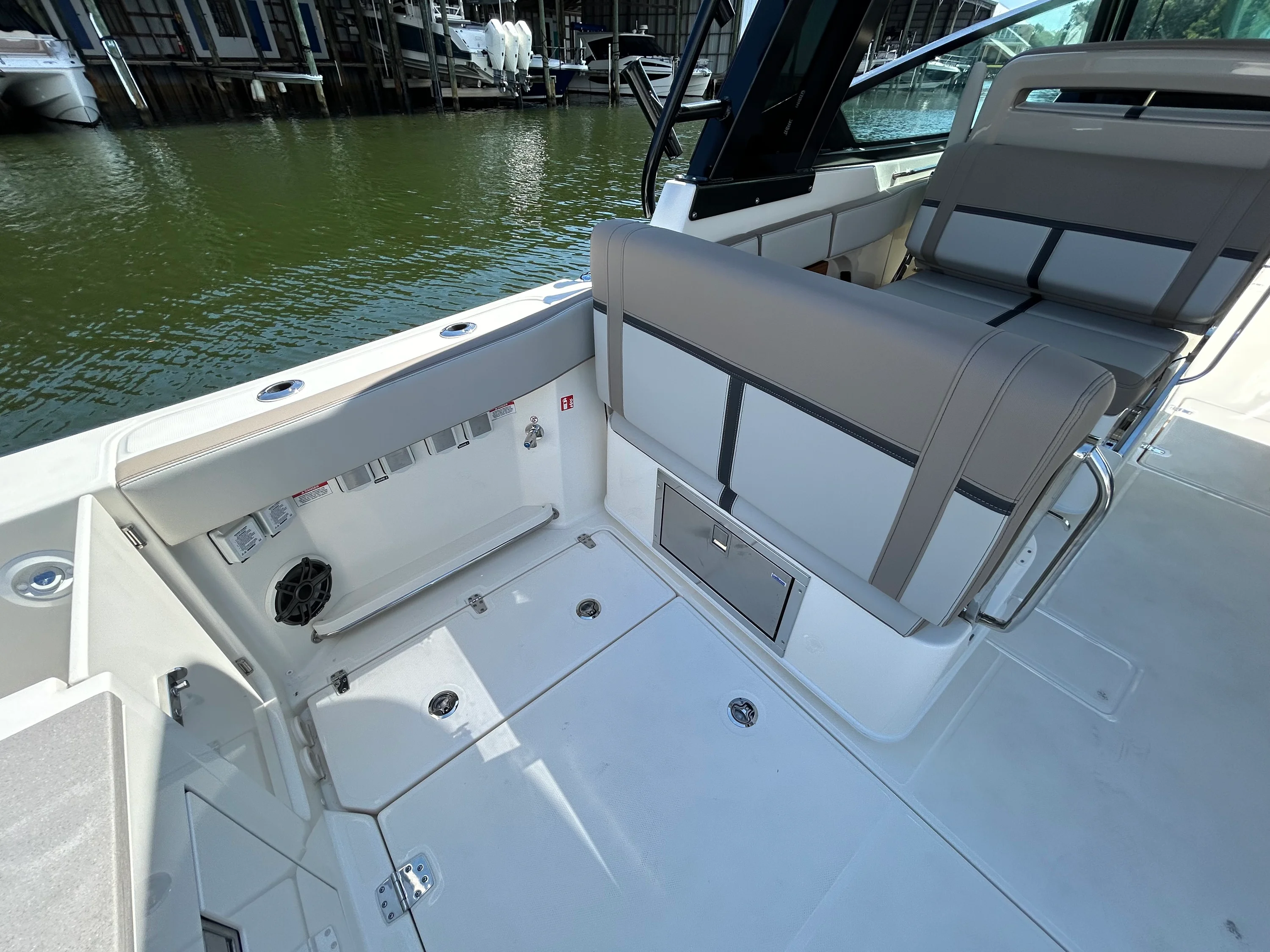 2026 Boston Whaler 330 Vantage Image Thumbnail #15