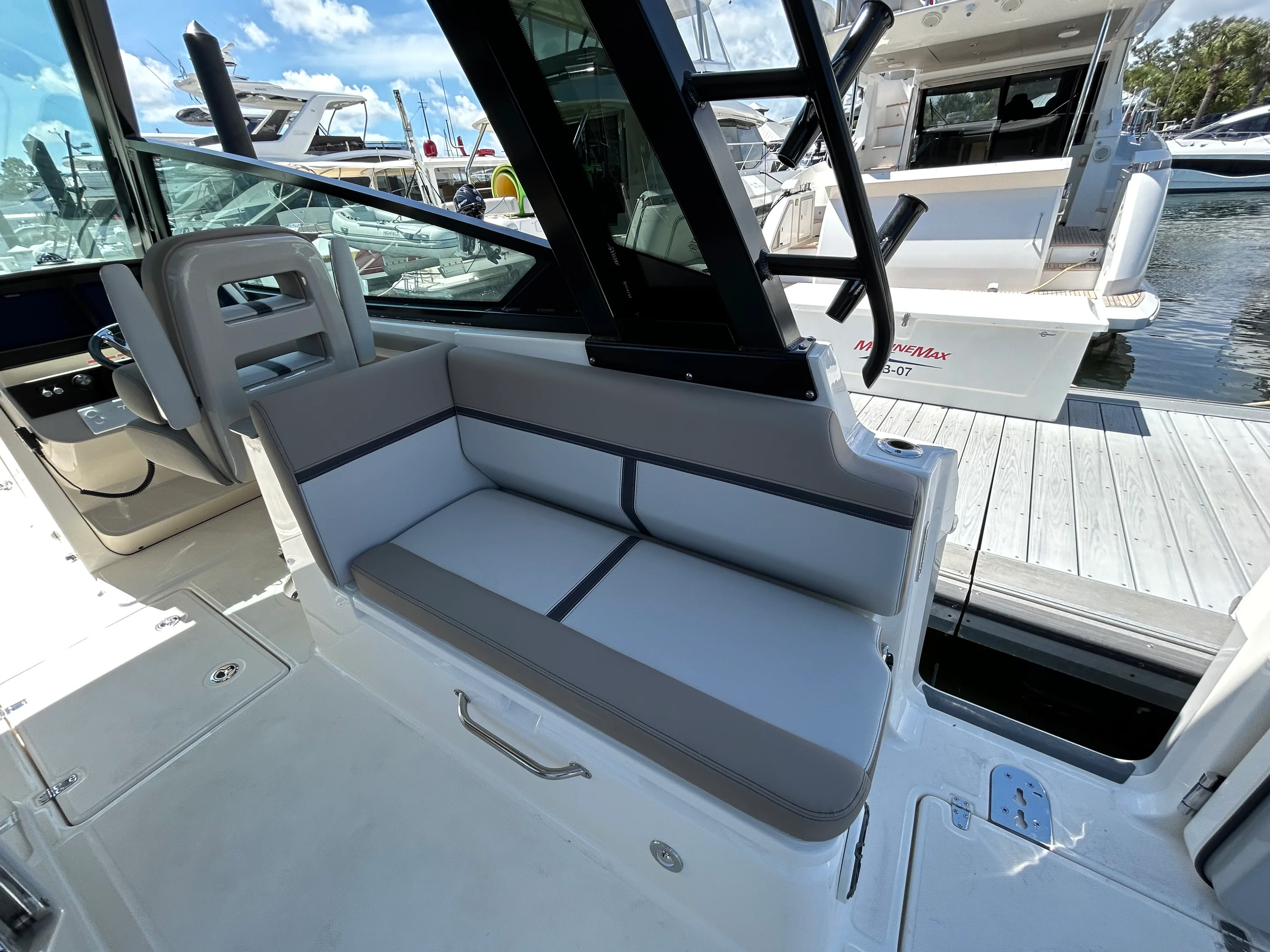 2026 Boston Whaler 330 Vantage Image Thumbnail #18