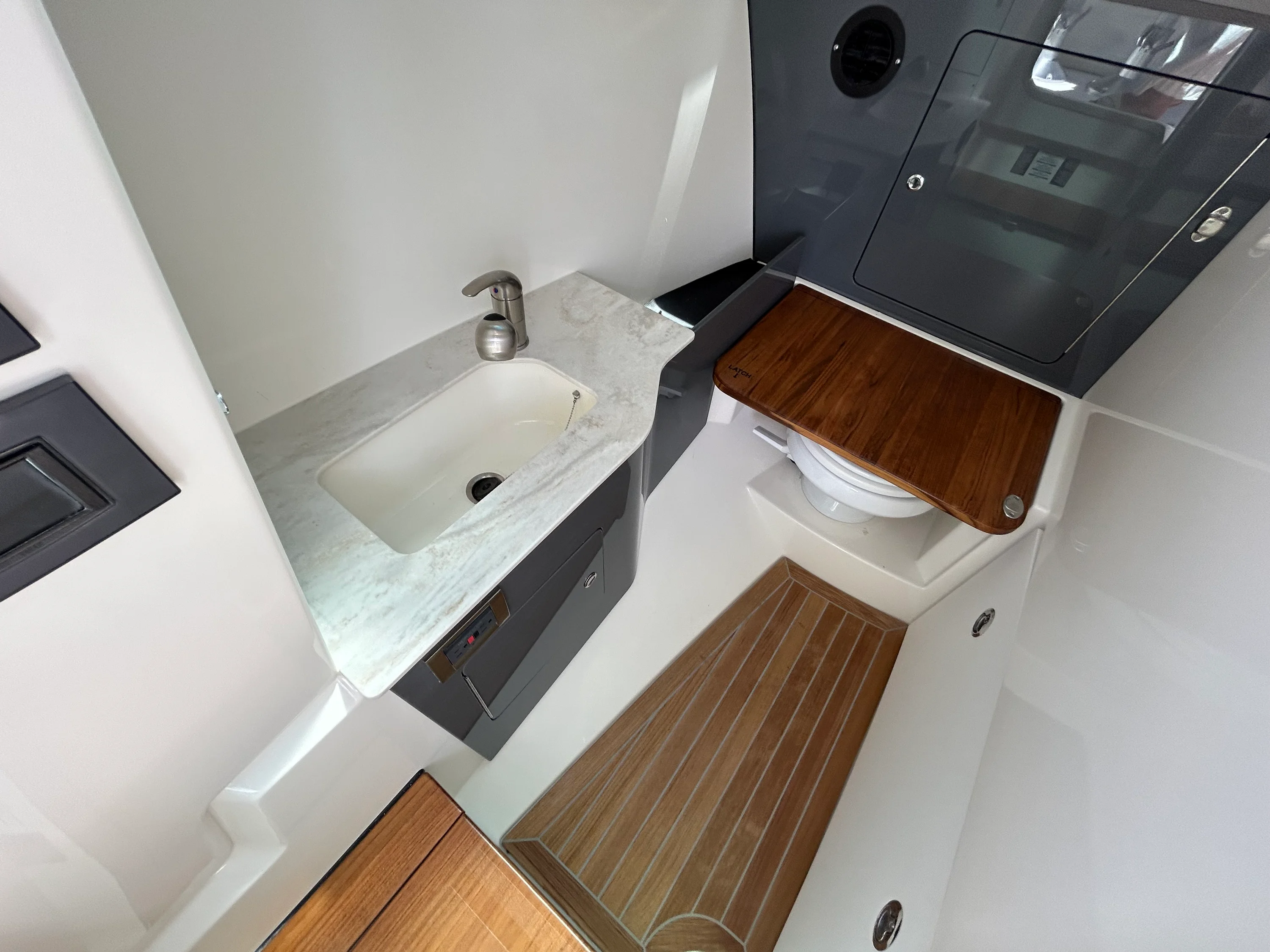 2026 Boston Whaler 330 Vantage Image Thumbnail #23