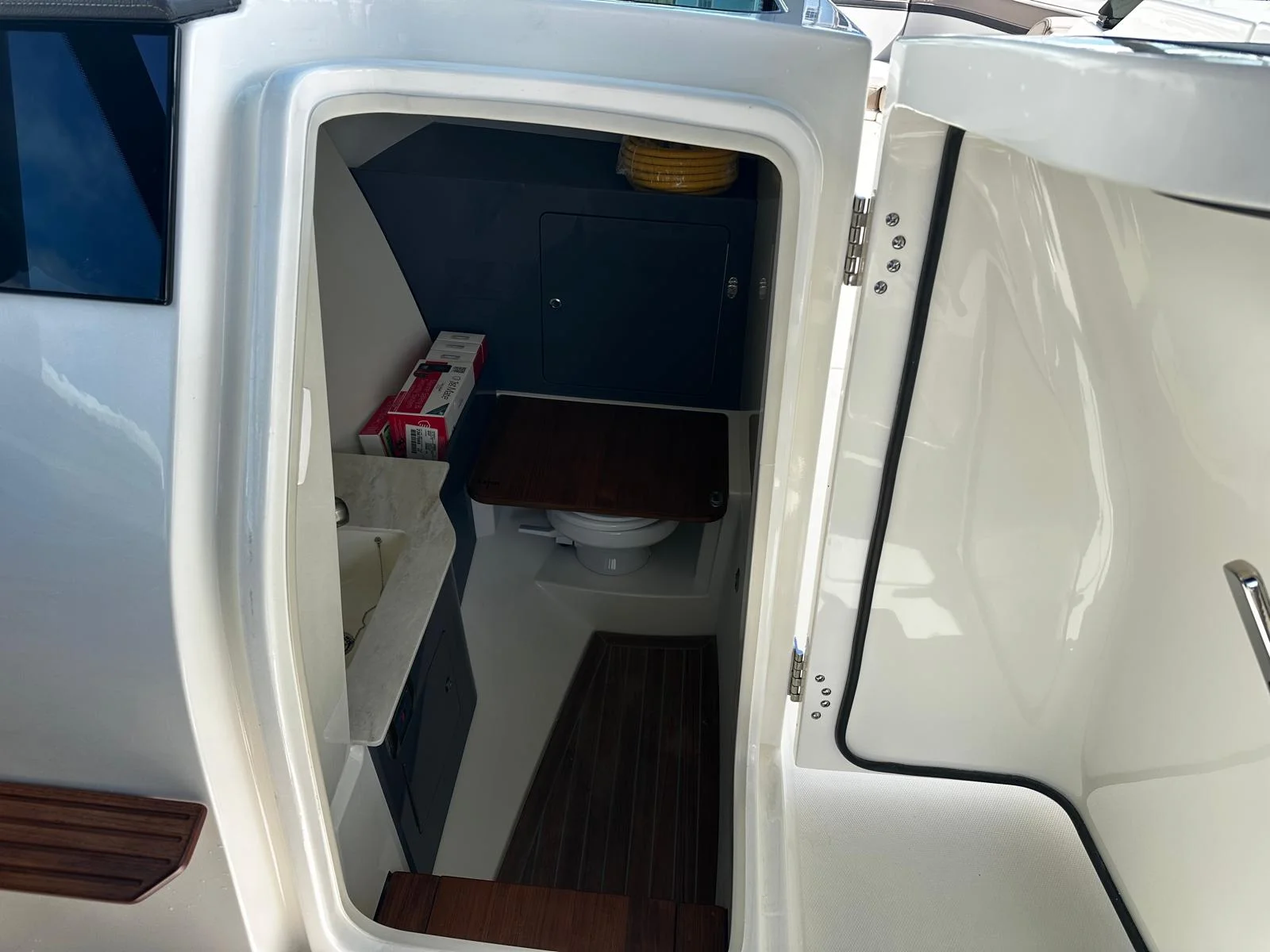 2026 Boston Whaler 330 Vantage Image Thumbnail #23
