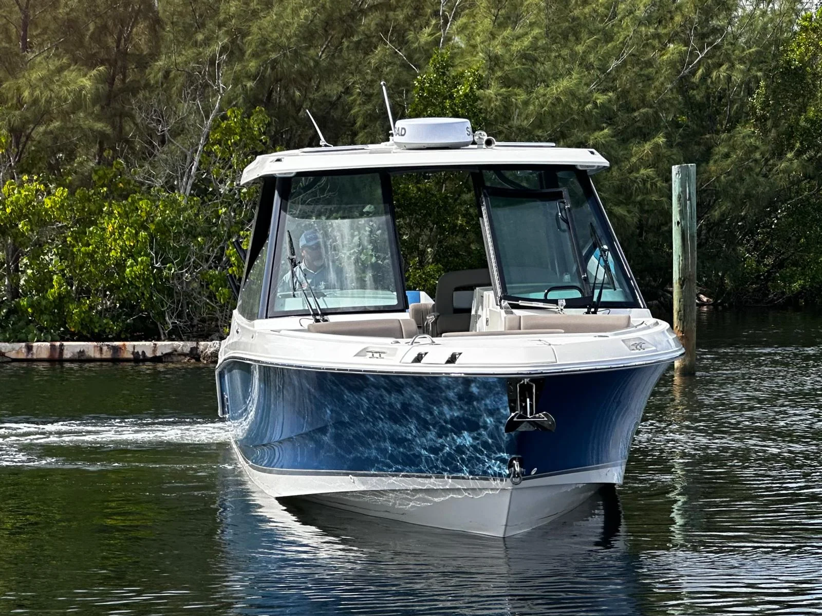 2026 Boston Whaler 330 Vantage Image Thumbnail #3
