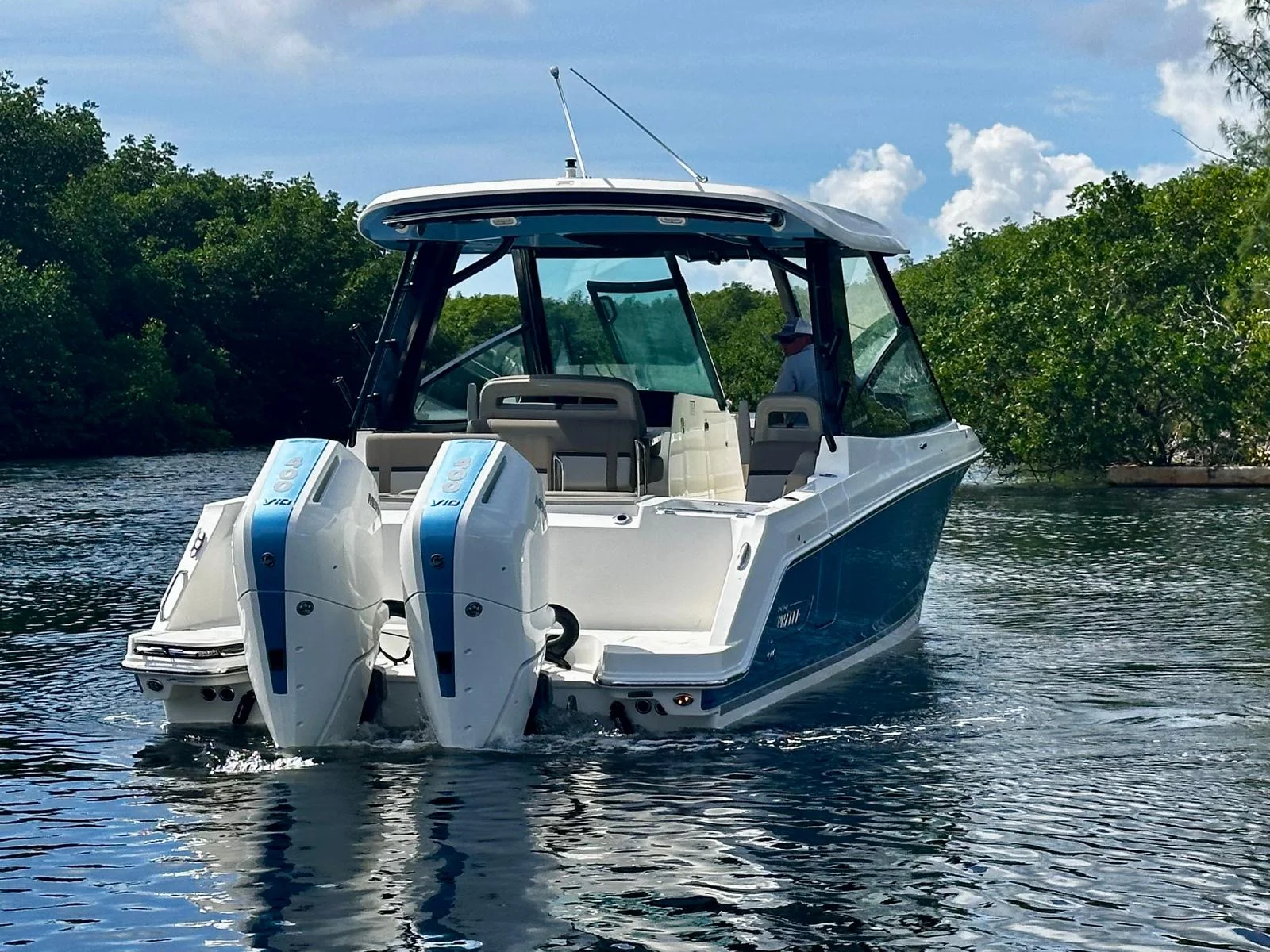 2026 Boston Whaler 330 Vantage Image Thumbnail #8