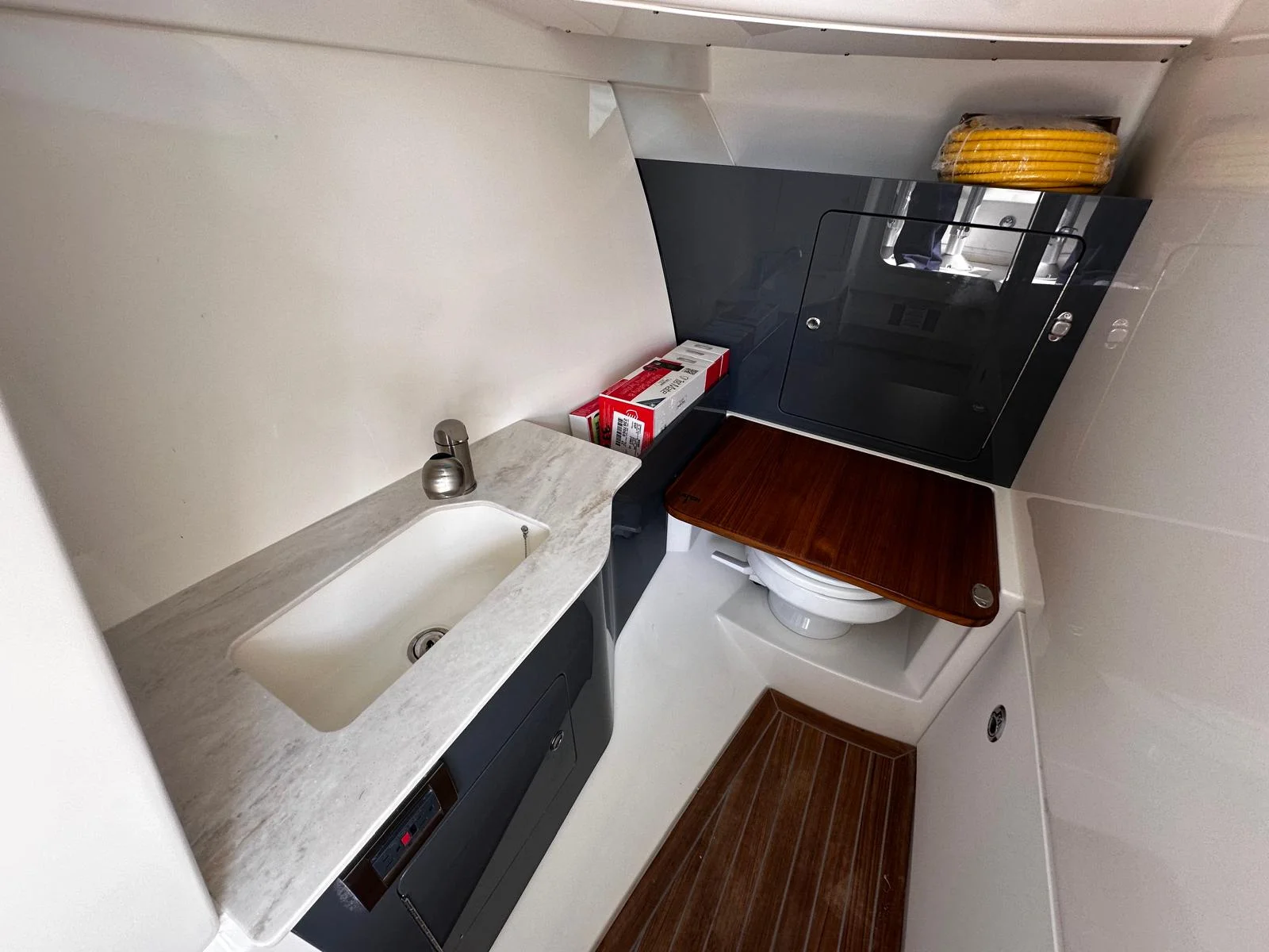 2026 Boston Whaler 330 Vantage Image Thumbnail #24