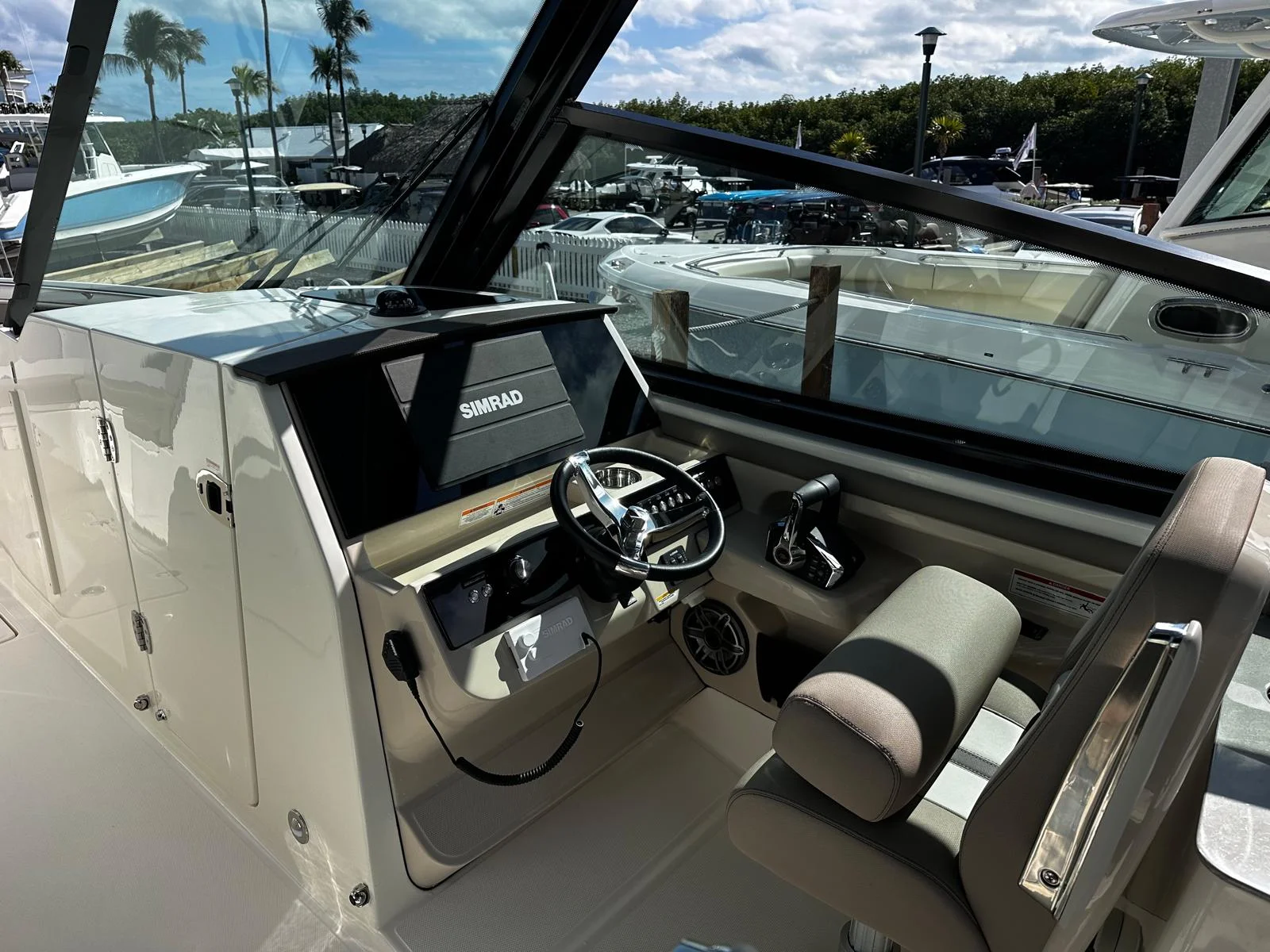 2026 Boston Whaler 330 Vantage Image Thumbnail #16