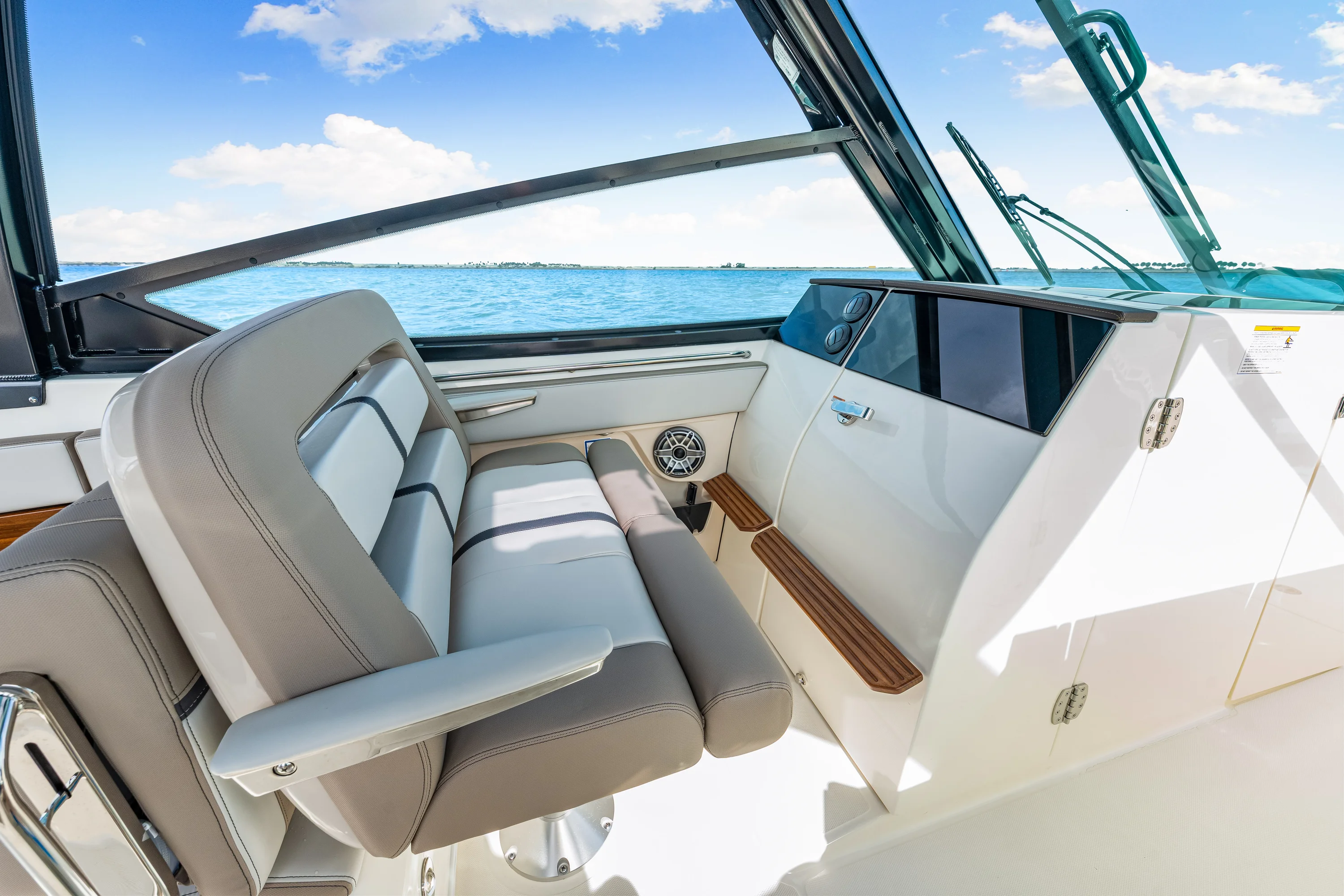 2026 Boston Whaler 330 Vantage Image Thumbnail #49