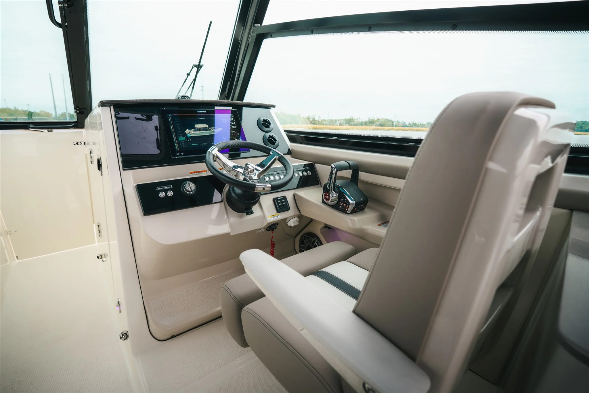 2026 Boston Whaler 330 Vantage Image Thumbnail #16