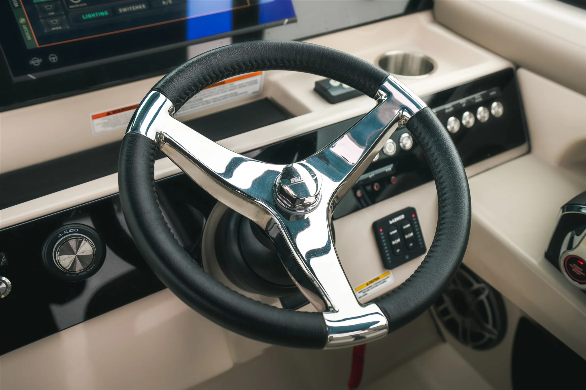 2026 Boston Whaler 330 Vantage Image Thumbnail #18