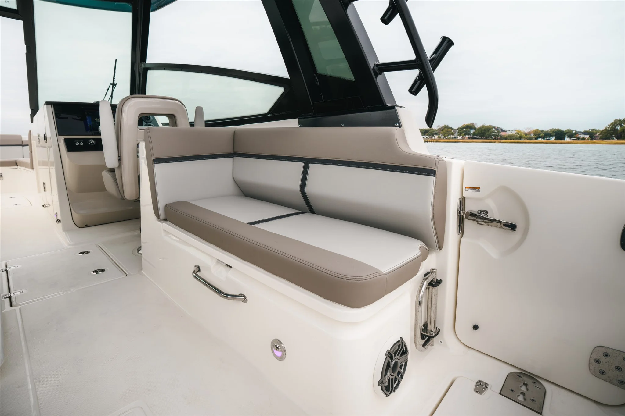 2026 Boston Whaler 330 Vantage Image Thumbnail #11