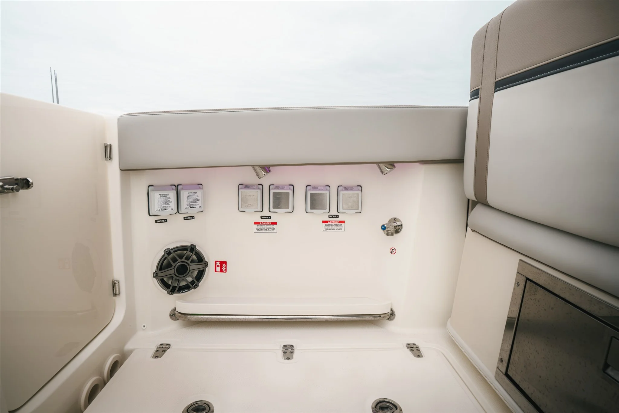 2026 Boston Whaler 330 Vantage Image Thumbnail #9