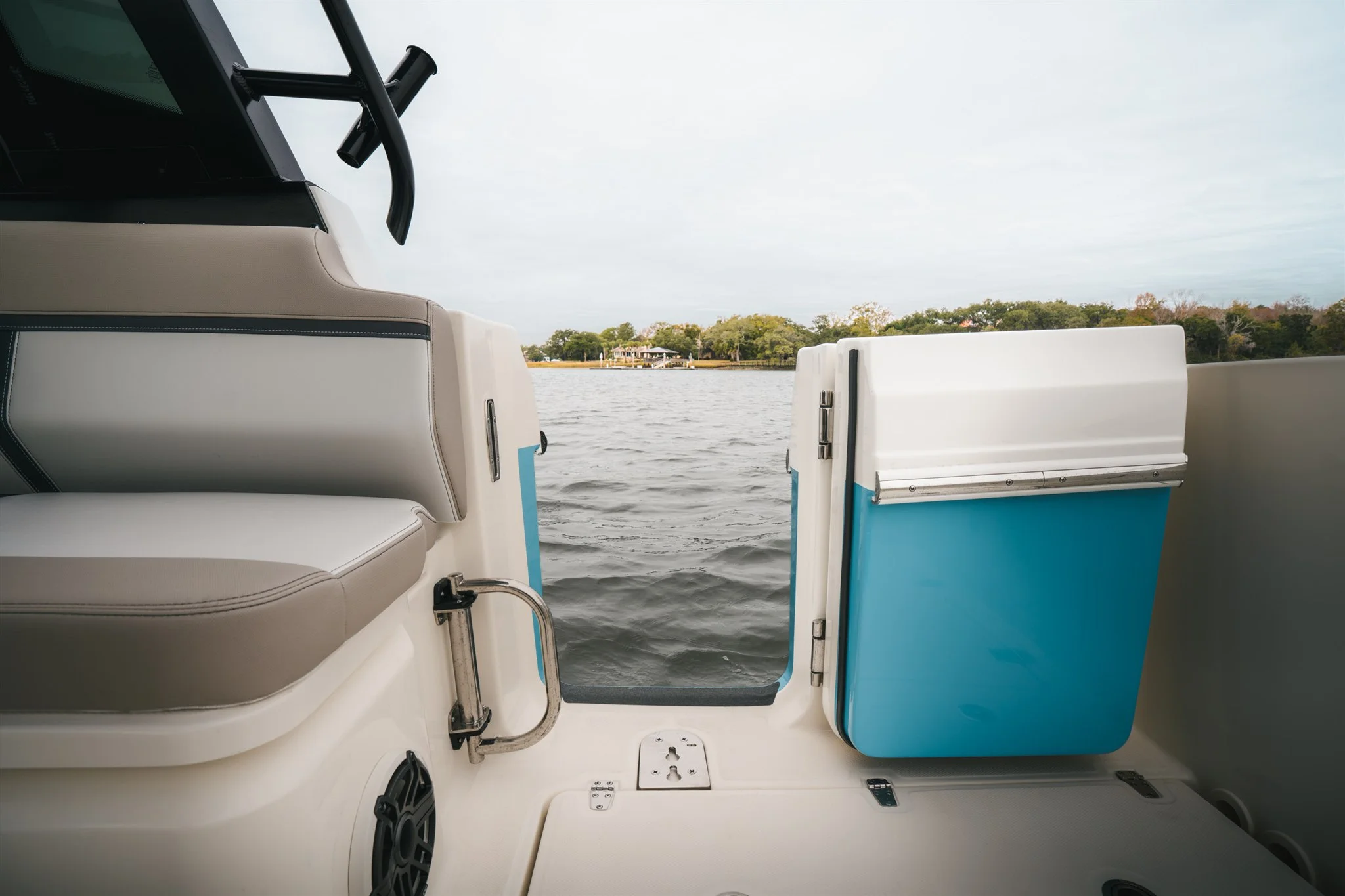 2026 Boston Whaler 330 Vantage Image Thumbnail #10